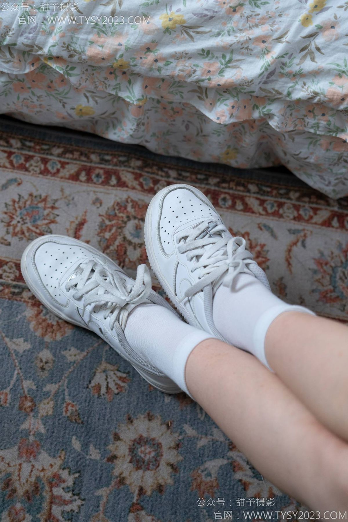 图片[137]-甜予摄影 NO.138 土豆-板鞋、白棉袜、裸足[136P] – 速更版-美库