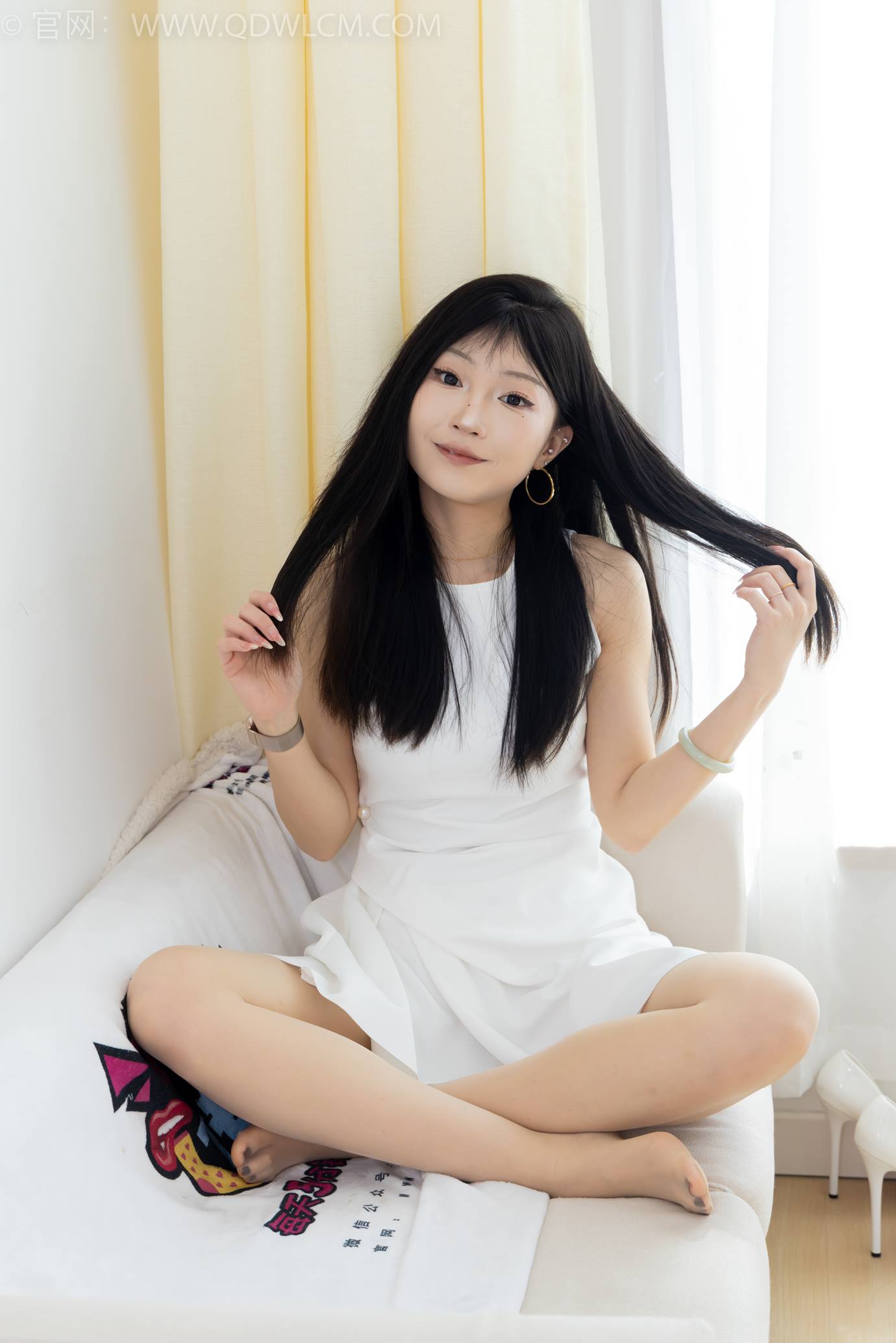 图片[41]-物恋传媒 NO.2311 嘟嘟-高跟鞋、薄肉丝、气垫梳老头乐挠脚剧情[128P] – 速更版-美库