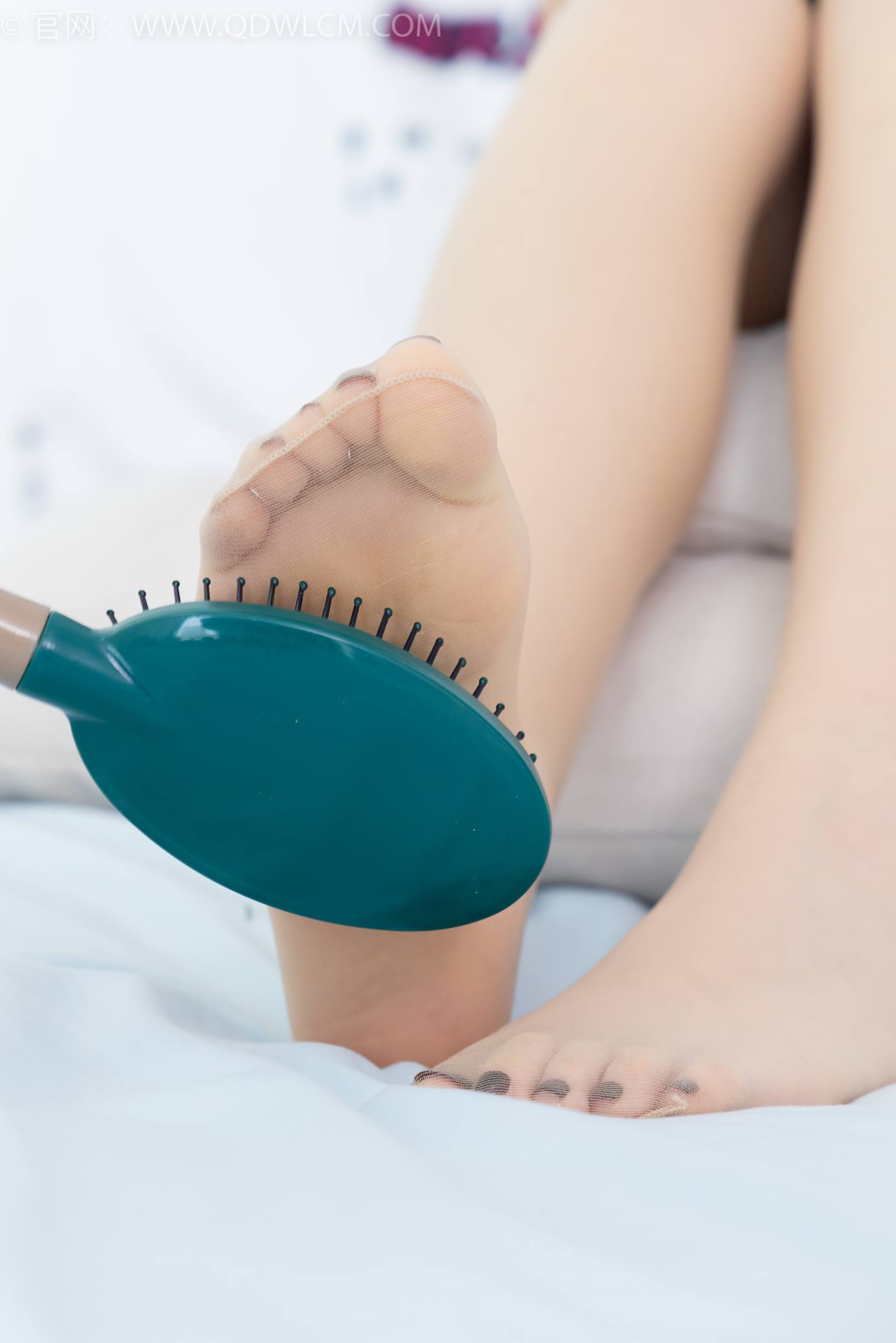 图片[82]-物恋传媒 NO.2311 嘟嘟-高跟鞋、薄肉丝、气垫梳老头乐挠脚剧情[128P] – 速更版-美库