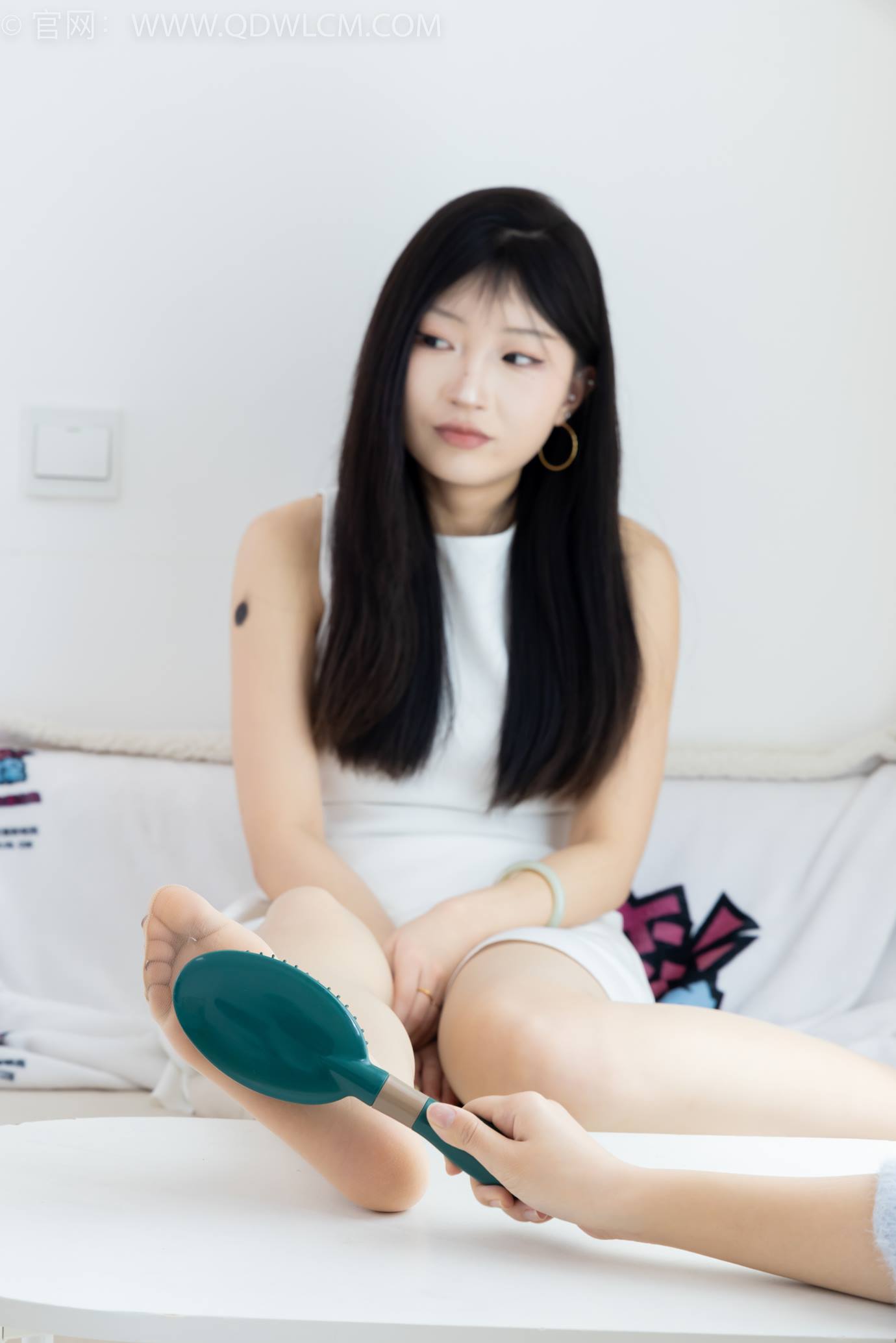 图片[89]-物恋传媒 NO.2311 嘟嘟-高跟鞋、薄肉丝、气垫梳老头乐挠脚剧情[128P] – 速更版-美库