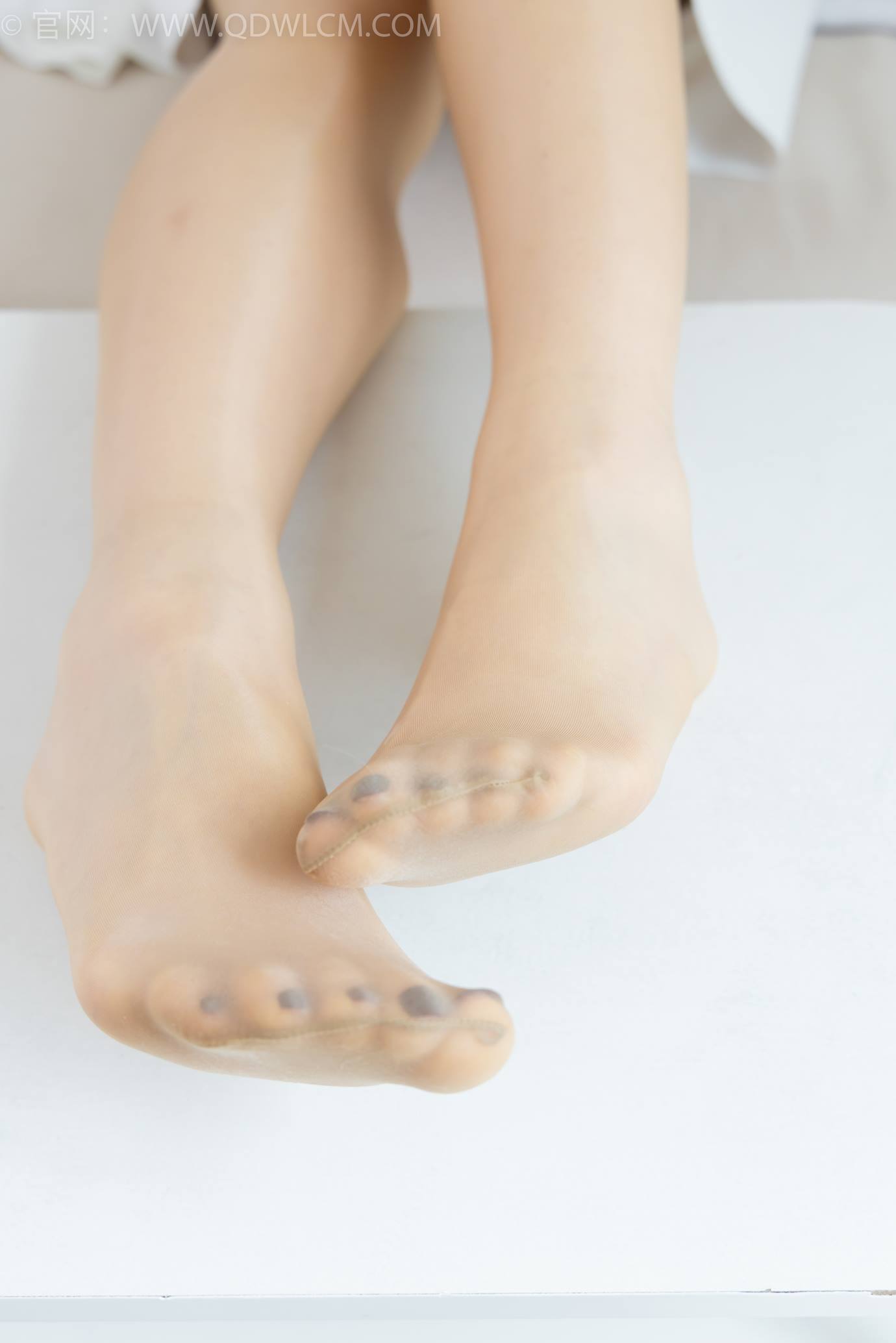 图片[103]-物恋传媒 NO.2311 嘟嘟-高跟鞋、薄肉丝、气垫梳老头乐挠脚剧情[128P] – 速更版-美库