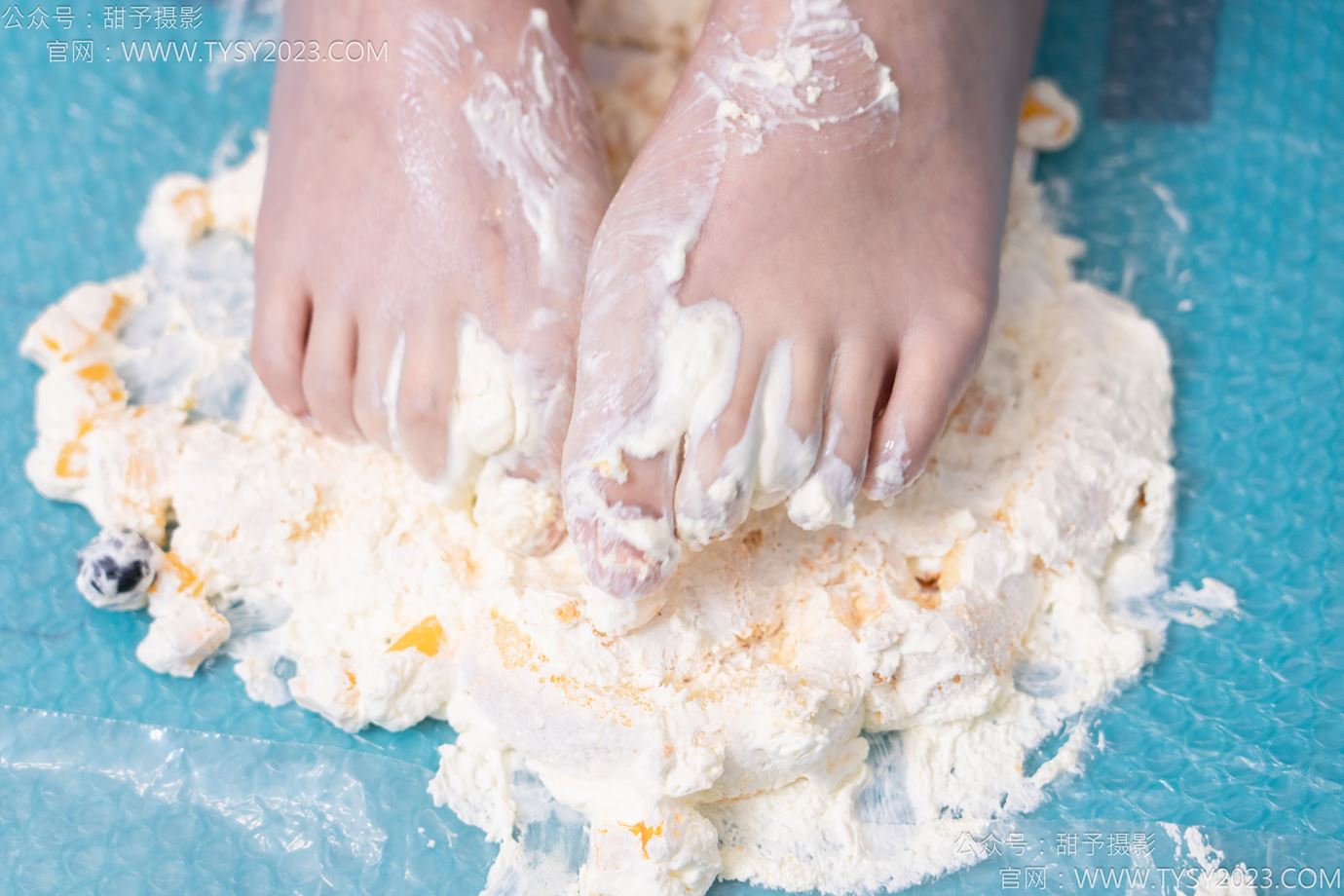 图片[86]-甜予摄影 NO.143 璇璇-高跟鞋、裸足、泡脚涂抹婴儿油以及踩蛋糕剧情[113P] – 速更版-美库