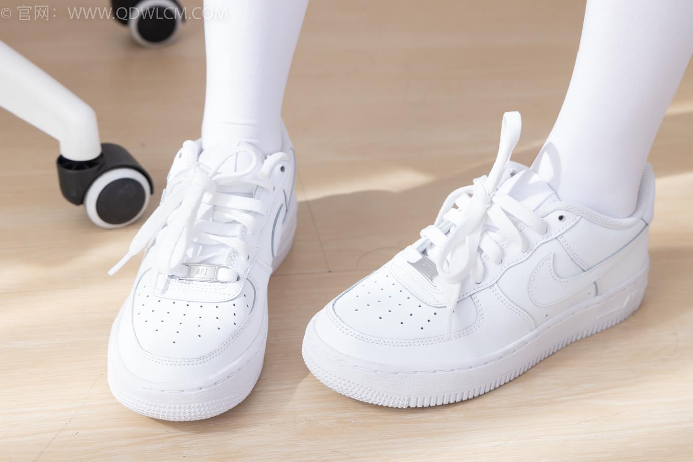 图片[68]-物恋传媒 NO.2317 闪闪-板鞋、厚白丝、jk制服[102P] – 速更版-美库