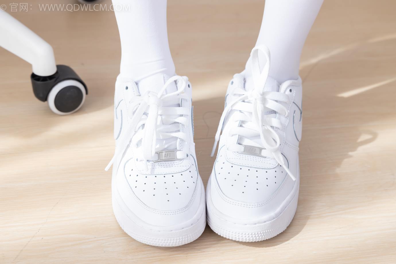 图片[70]-物恋传媒 NO.2317 闪闪-板鞋、厚白丝、jk制服[102P] – 速更版-美库