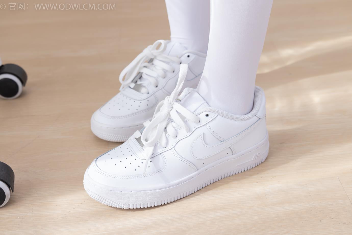 图片[71]-物恋传媒 NO.2317 闪闪-板鞋、厚白丝、jk制服[102P] – 速更版-美库