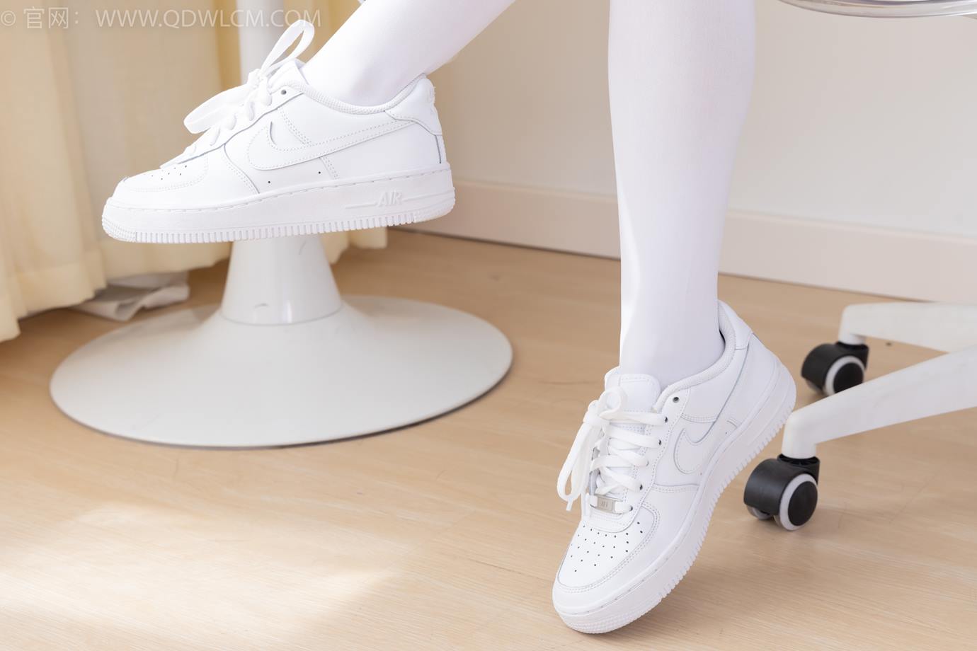 图片[77]-物恋传媒 NO.2317 闪闪-板鞋、厚白丝、jk制服[102P] – 速更版-美库