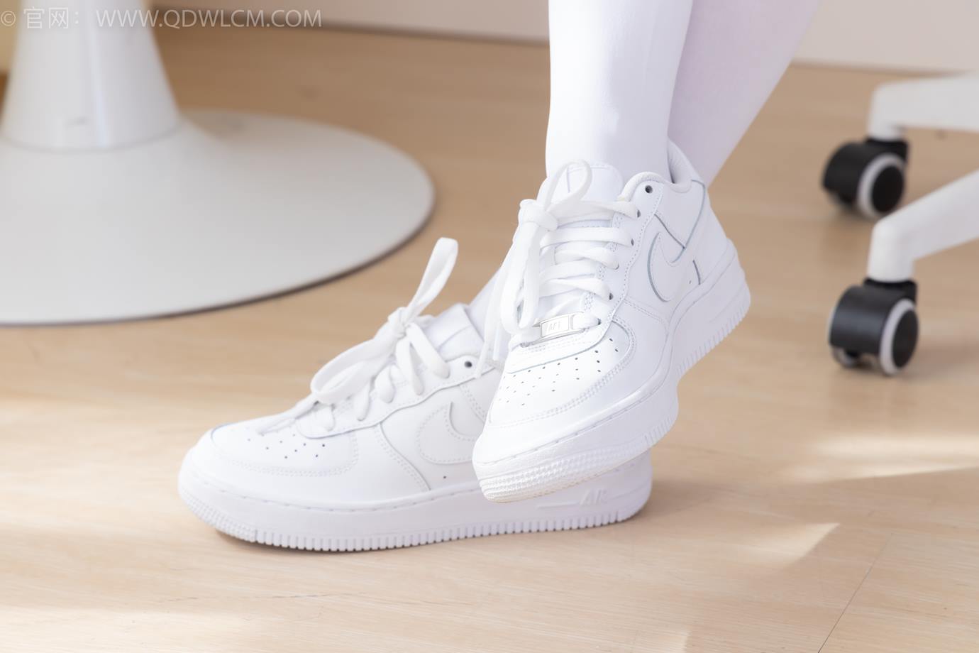 图片[87]-物恋传媒 NO.2317 闪闪-板鞋、厚白丝、jk制服[102P] – 速更版-美库