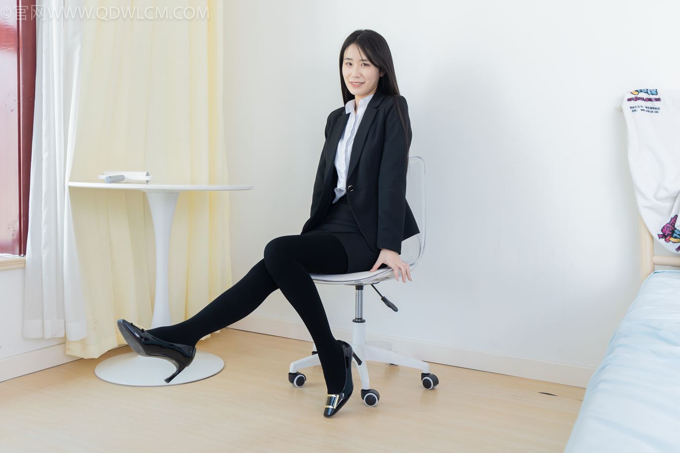 图片[13]-物恋传媒 NO.2318 菜菜-OL制服、高跟鞋、三双厚黑丝叠穿、袜腰展示[120P] – 速更版-美库