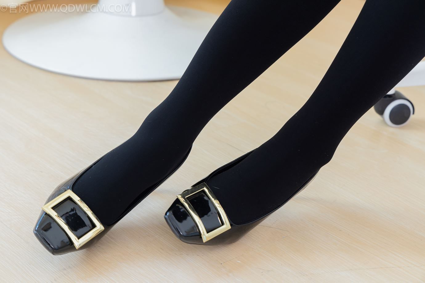 图片[17]-物恋传媒 NO.2318 菜菜-OL制服、高跟鞋、三双厚黑丝叠穿、袜腰展示[120P] – 速更版-美库