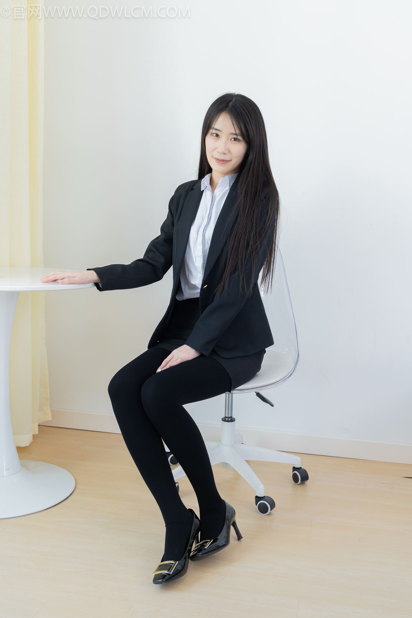 图片[18]-物恋传媒 NO.2318 菜菜-OL制服、高跟鞋、三双厚黑丝叠穿、袜腰展示[120P] – 速更版-美库