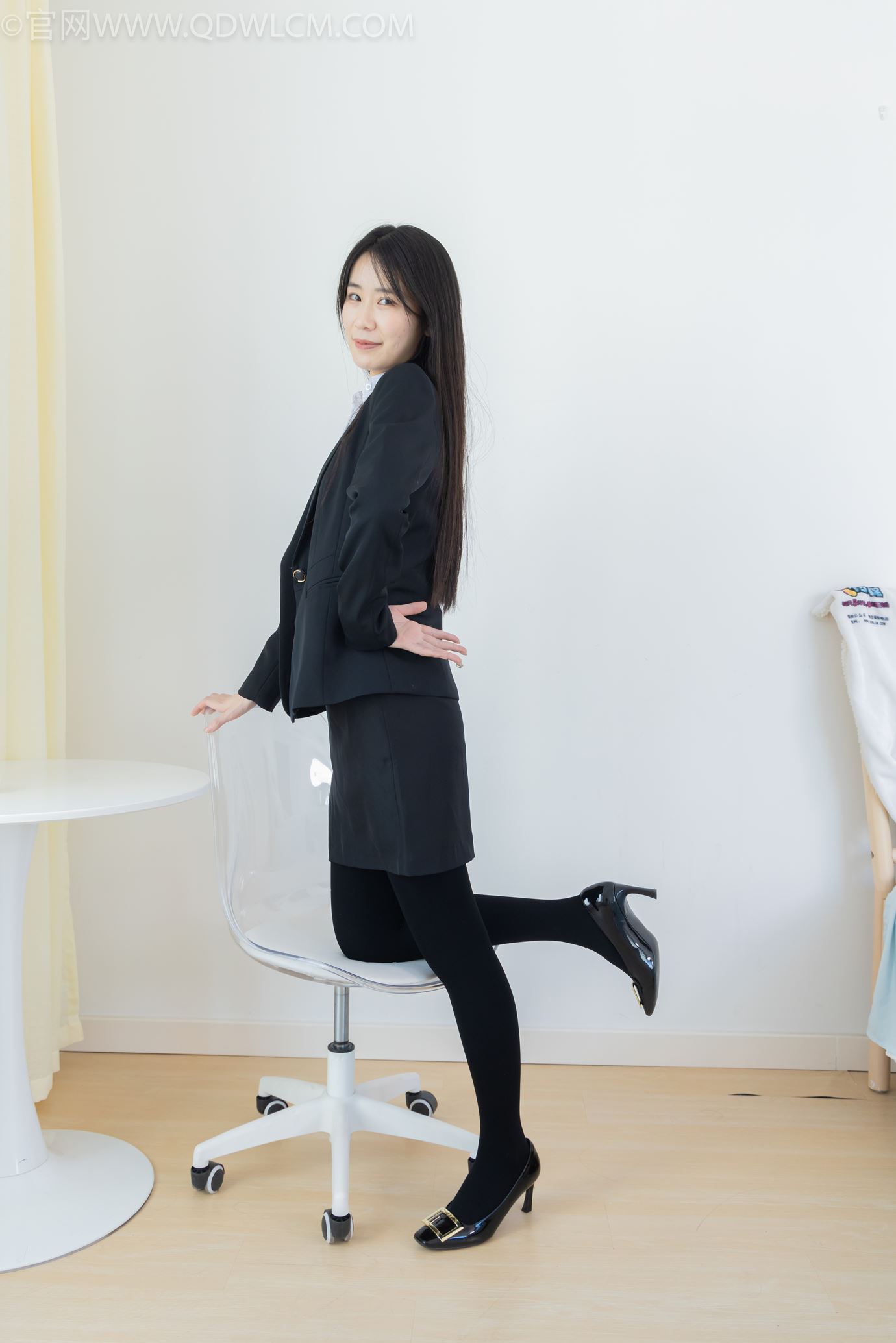 图片[19]-物恋传媒 NO.2318 菜菜-OL制服、高跟鞋、三双厚黑丝叠穿、袜腰展示[120P] – 速更版-美库