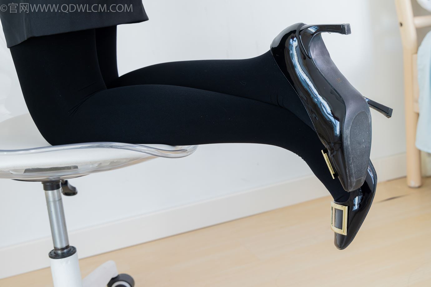 图片[22]-物恋传媒 NO.2318 菜菜-OL制服、高跟鞋、三双厚黑丝叠穿、袜腰展示[120P] – 速更版-美库