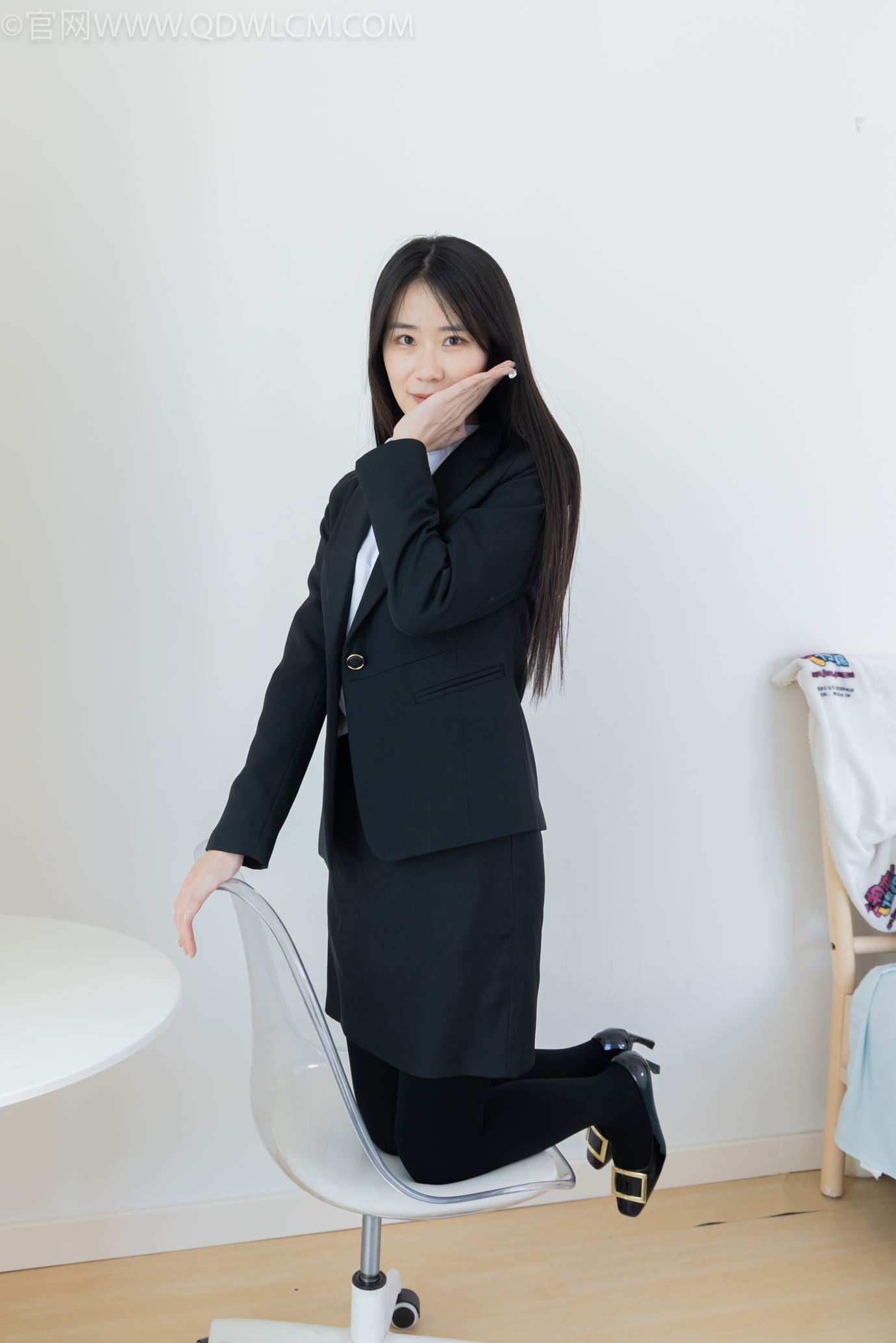 图片[23]-物恋传媒 NO.2318 菜菜-OL制服、高跟鞋、三双厚黑丝叠穿、袜腰展示[120P] – 速更版-美库