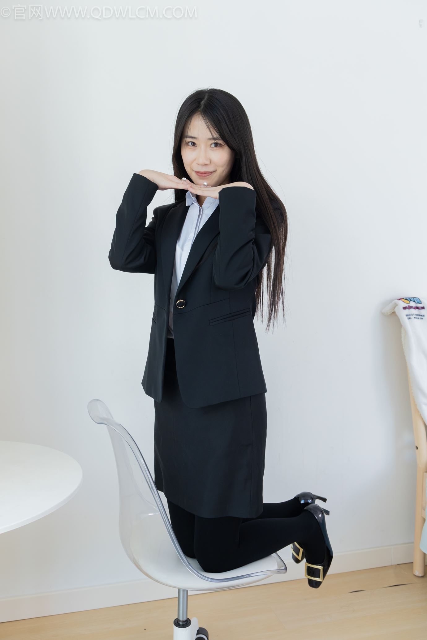 图片[24]-物恋传媒 NO.2318 菜菜-OL制服、高跟鞋、三双厚黑丝叠穿、袜腰展示[120P] – 速更版-美库