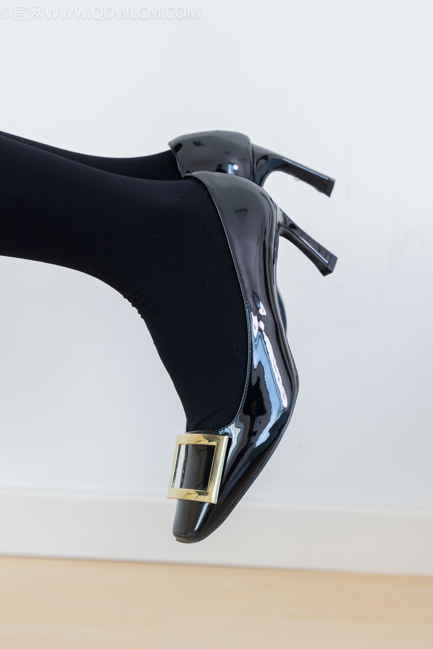 图片[25]-物恋传媒 NO.2318 菜菜-OL制服、高跟鞋、三双厚黑丝叠穿、袜腰展示[120P] – 速更版-美库