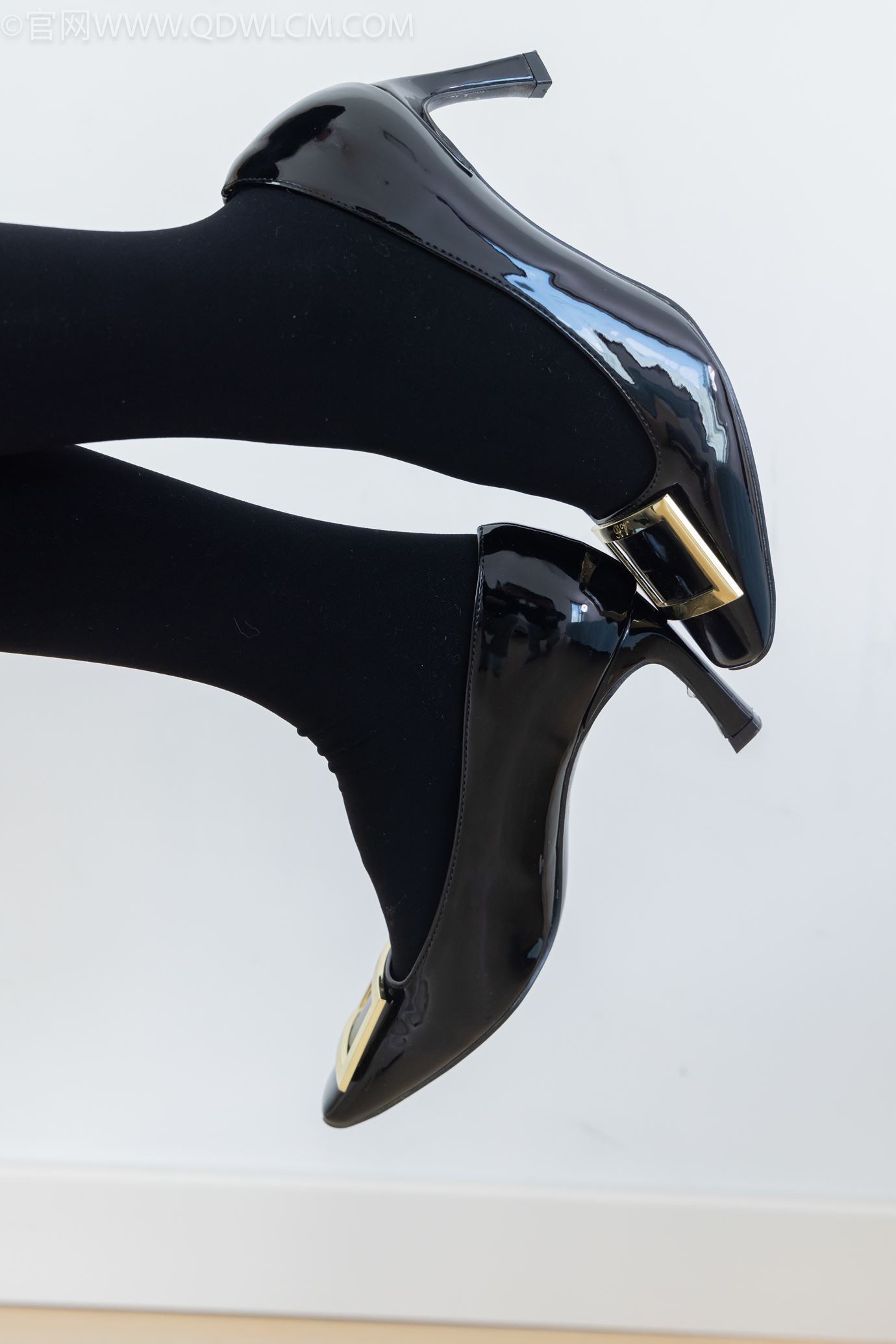 图片[26]-物恋传媒 NO.2318 菜菜-OL制服、高跟鞋、三双厚黑丝叠穿、袜腰展示[120P] – 速更版-美库