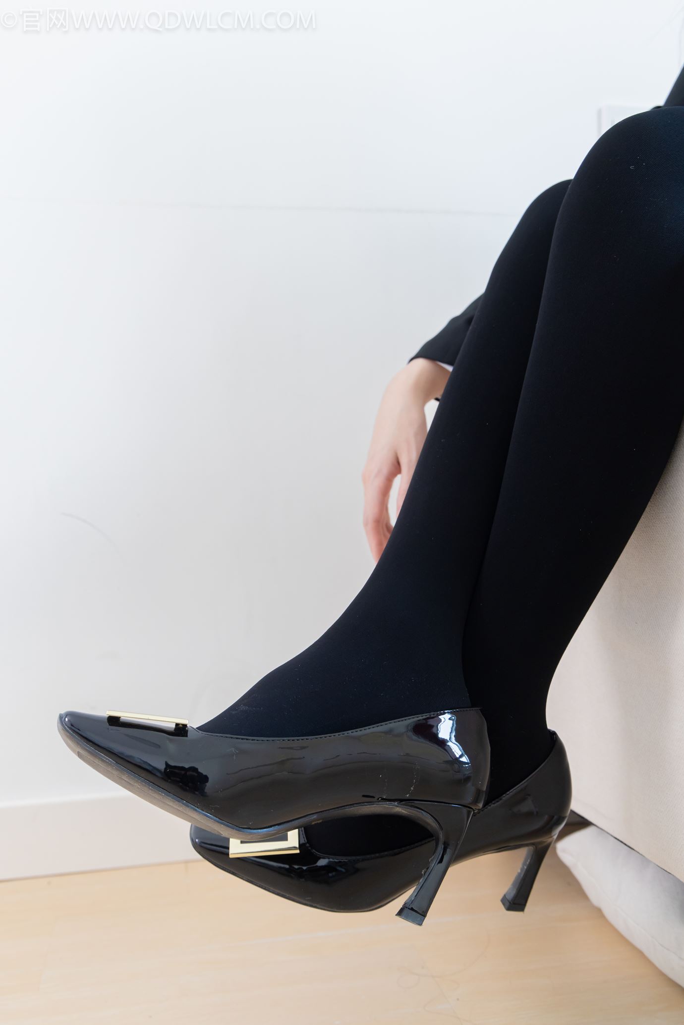 图片[36]-物恋传媒 NO.2318 菜菜-OL制服、高跟鞋、三双厚黑丝叠穿、袜腰展示[120P] – 速更版-美库