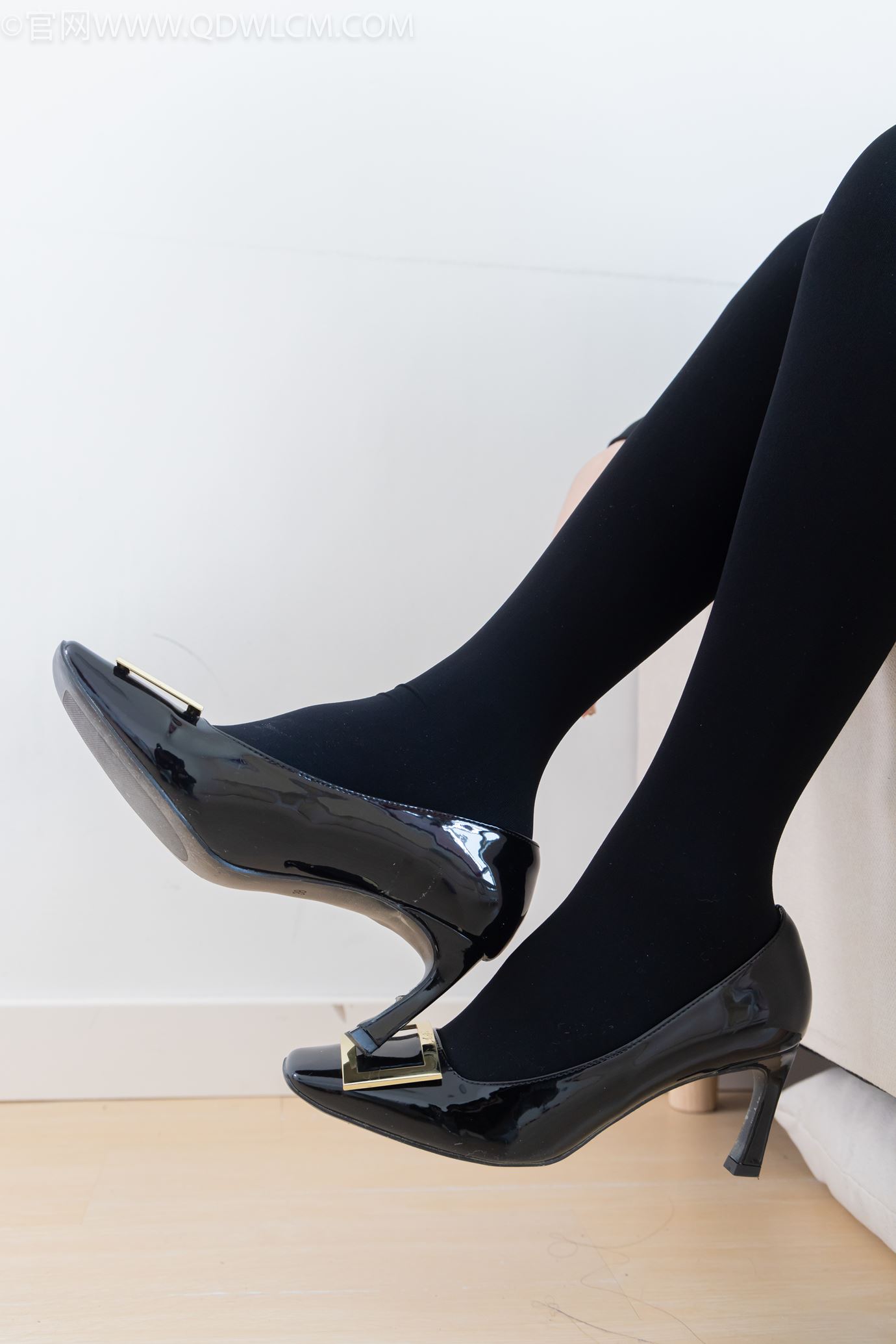 图片[37]-物恋传媒 NO.2318 菜菜-OL制服、高跟鞋、三双厚黑丝叠穿、袜腰展示[120P] – 速更版-美库