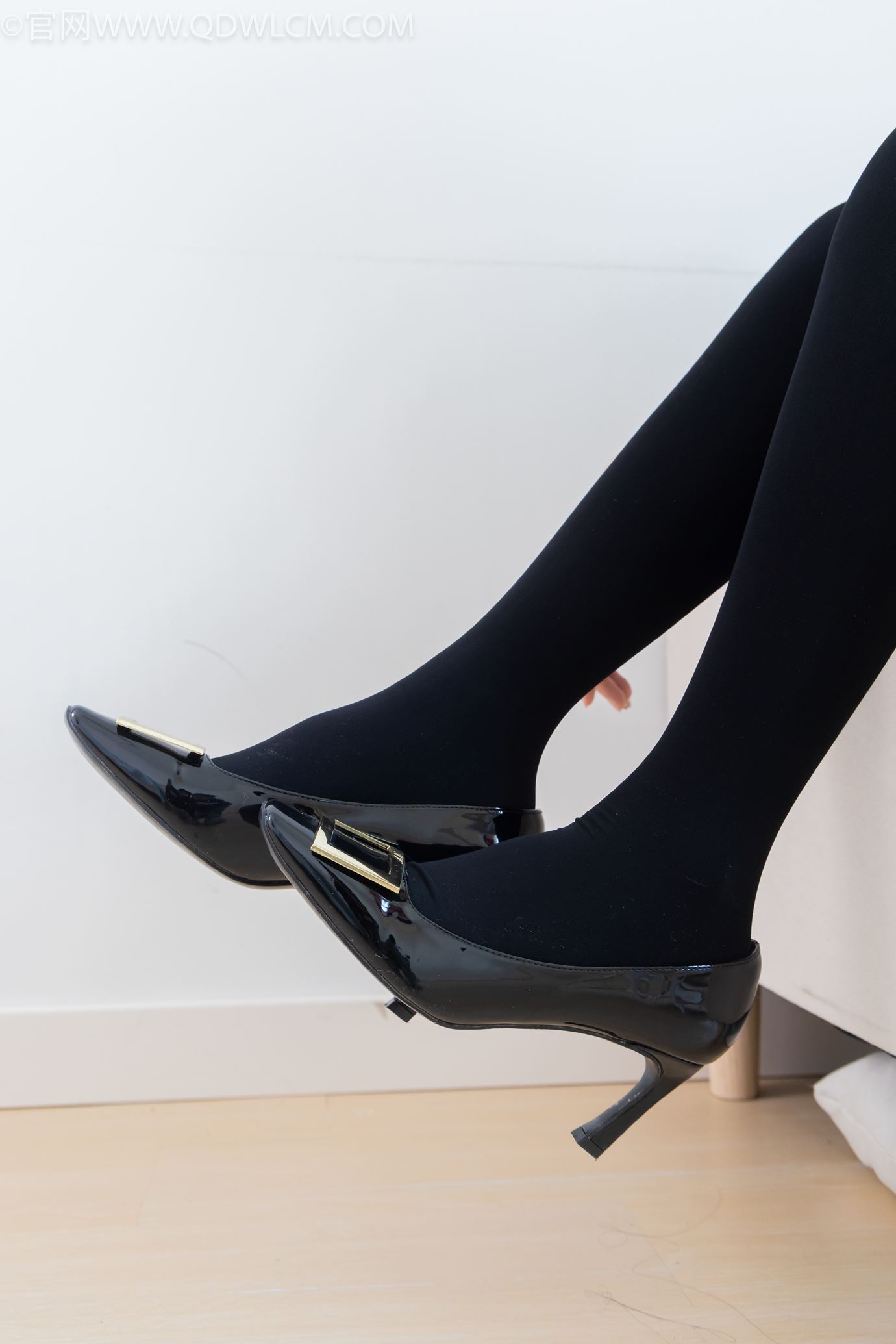 图片[38]-物恋传媒 NO.2318 菜菜-OL制服、高跟鞋、三双厚黑丝叠穿、袜腰展示[120P] – 速更版-美库