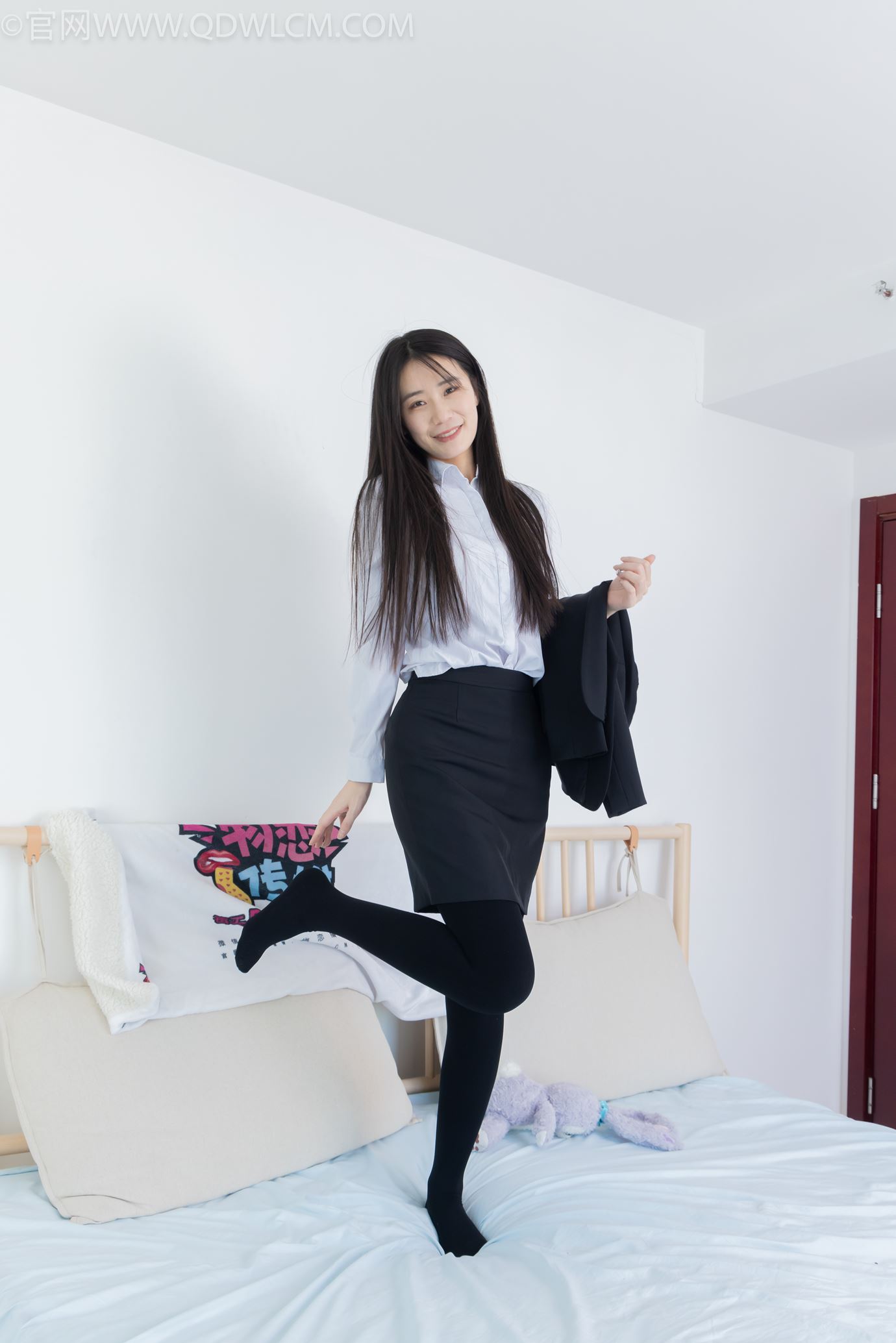 图片[53]-物恋传媒 NO.2318 菜菜-OL制服、高跟鞋、三双厚黑丝叠穿、袜腰展示[120P] – 速更版-美库