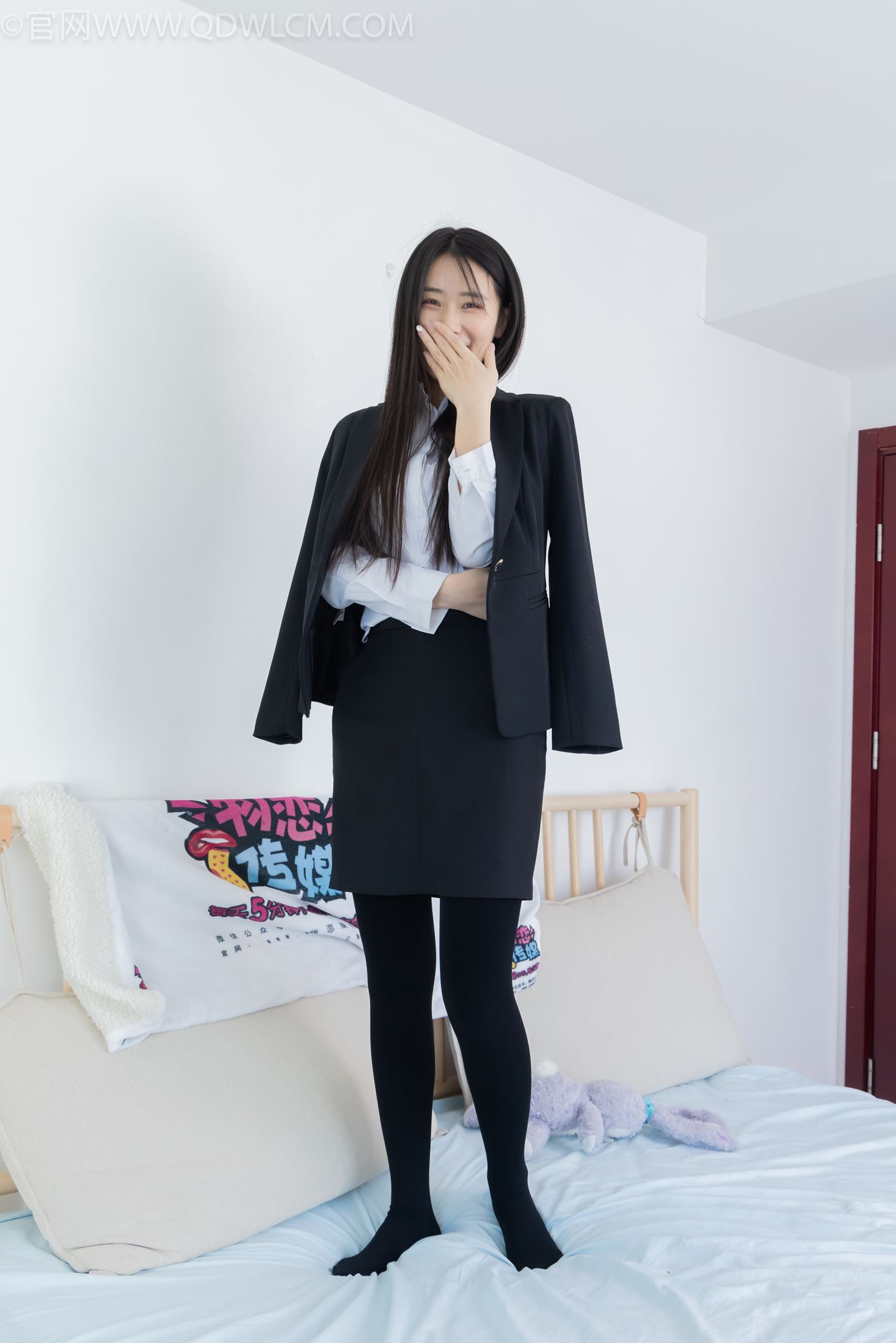 图片[55]-物恋传媒 NO.2318 菜菜-OL制服、高跟鞋、三双厚黑丝叠穿、袜腰展示[120P] – 速更版-美库