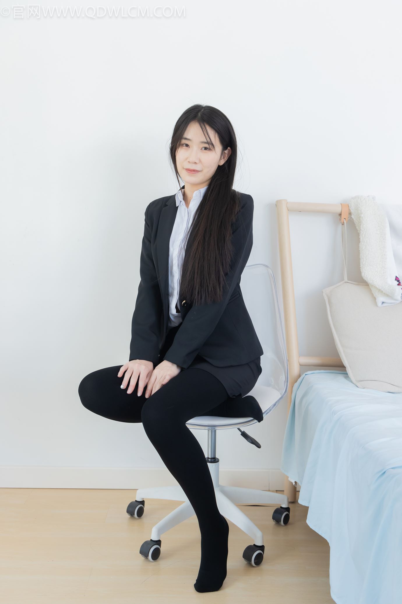 图片[85]-物恋传媒 NO.2318 菜菜-OL制服、高跟鞋、三双厚黑丝叠穿、袜腰展示[120P] – 速更版-美库