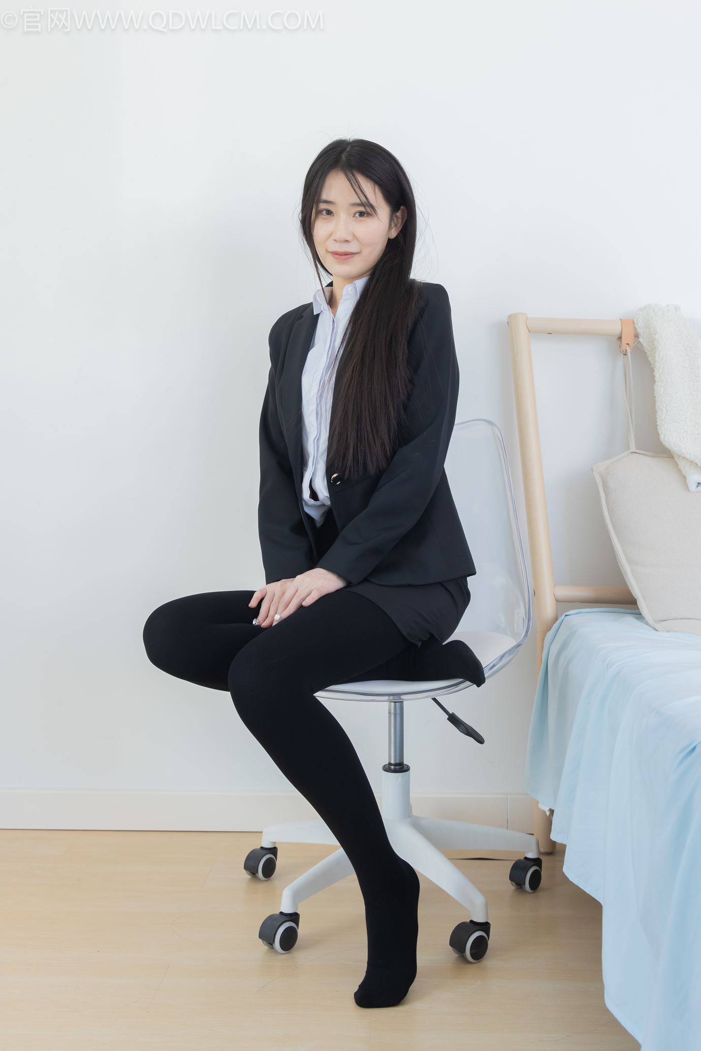 图片[86]-物恋传媒 NO.2318 菜菜-OL制服、高跟鞋、三双厚黑丝叠穿、袜腰展示[120P] – 速更版-美库