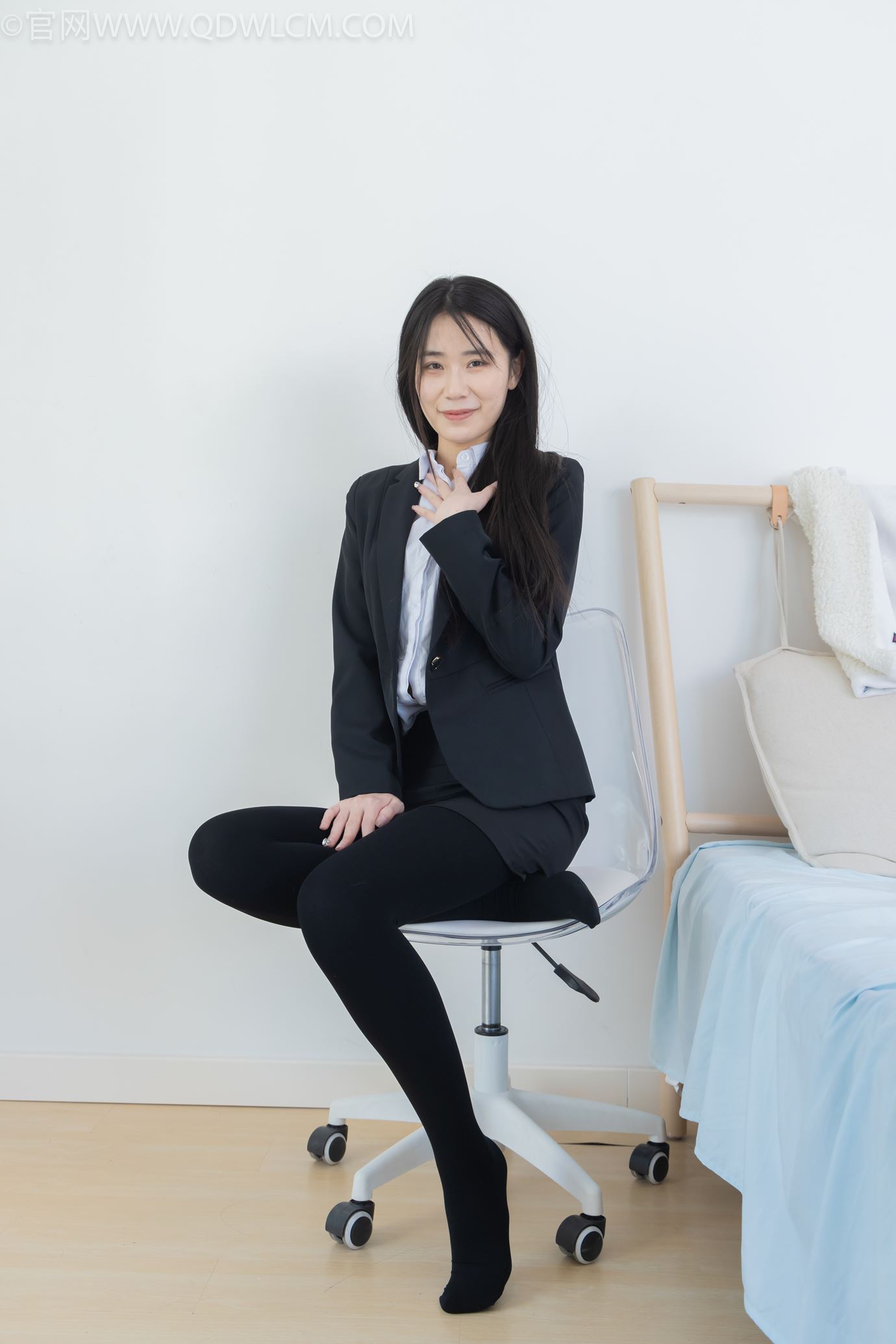 图片[87]-物恋传媒 NO.2318 菜菜-OL制服、高跟鞋、三双厚黑丝叠穿、袜腰展示[120P] – 速更版-美库