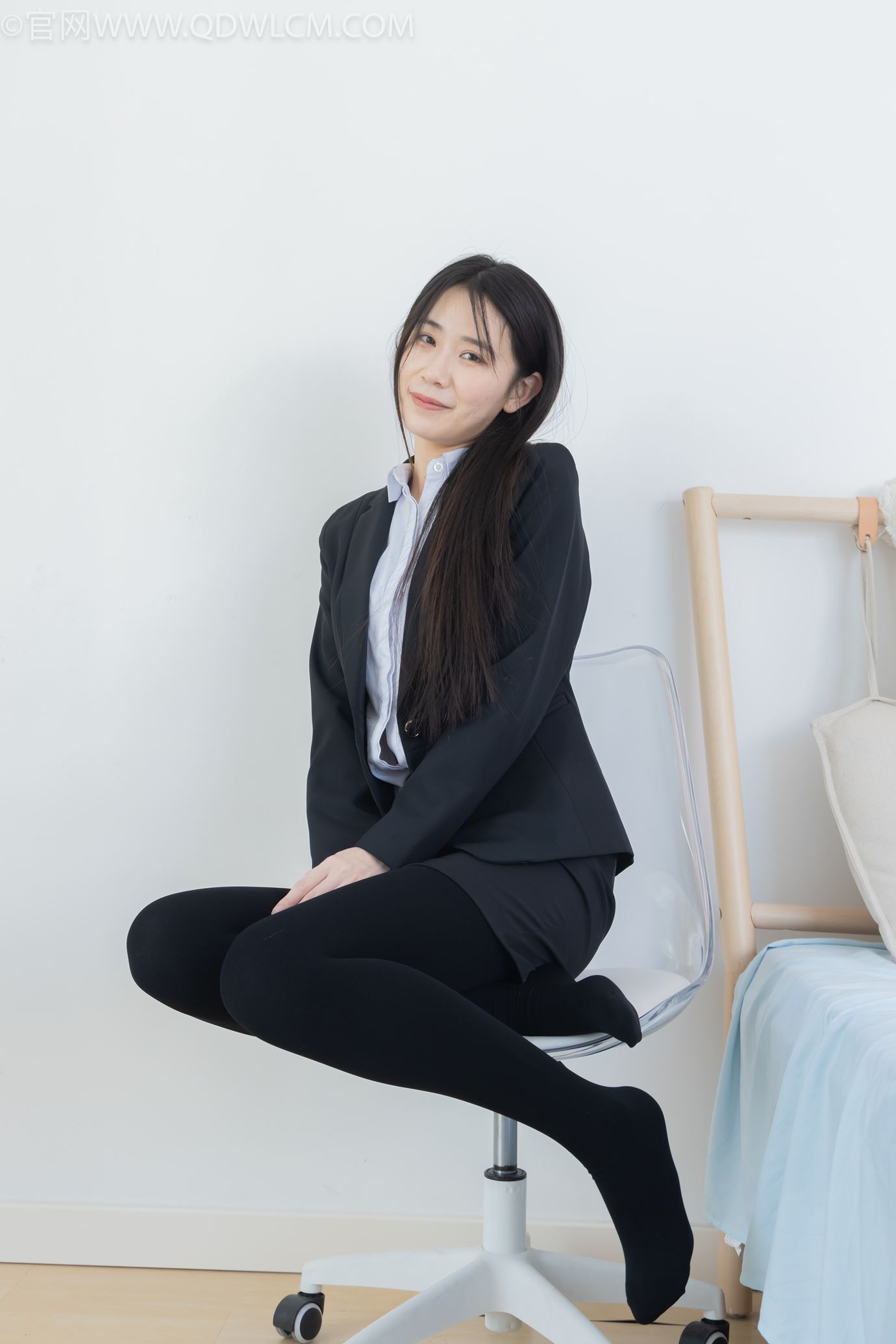 图片[88]-物恋传媒 NO.2318 菜菜-OL制服、高跟鞋、三双厚黑丝叠穿、袜腰展示[120P] – 速更版-美库