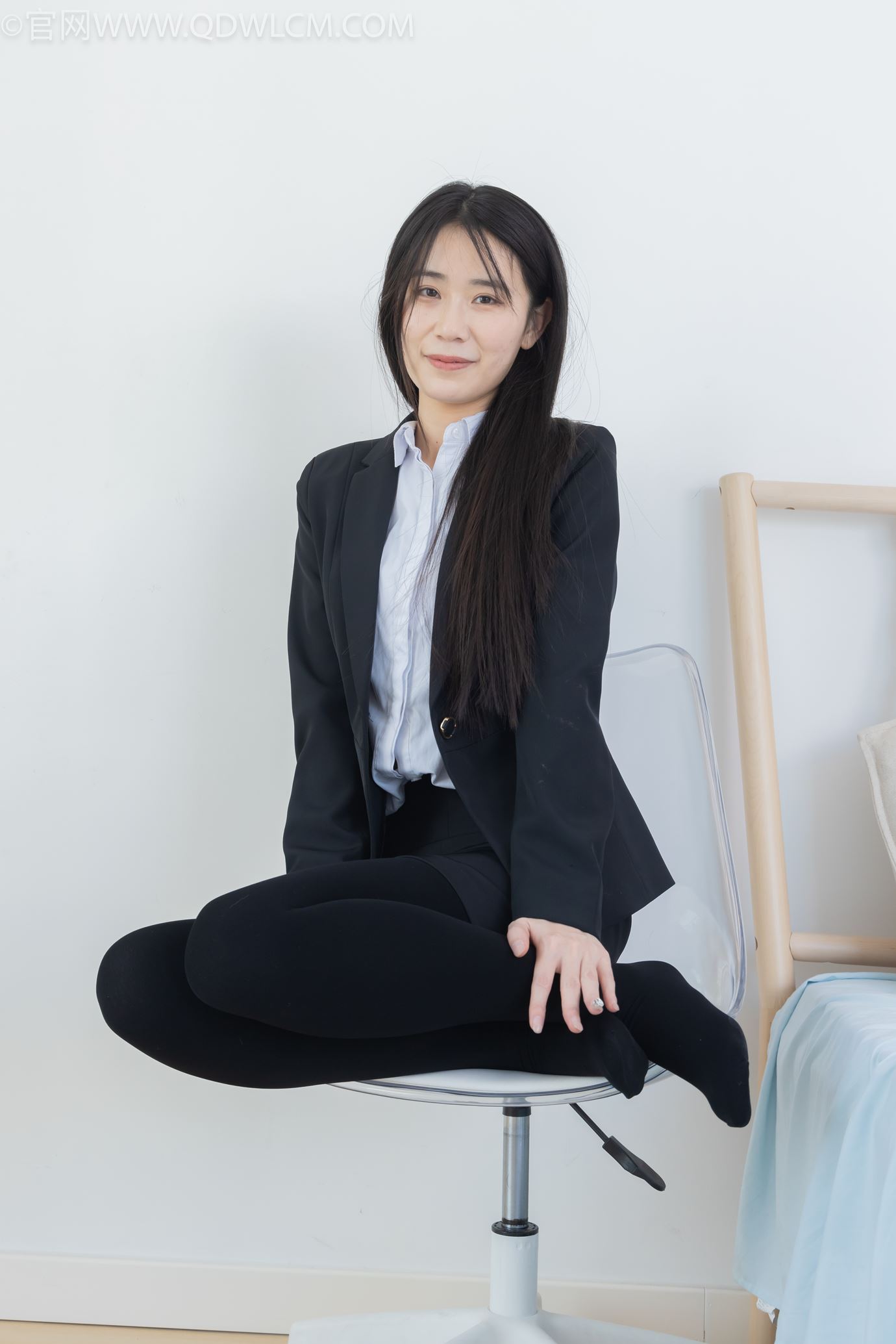 图片[89]-物恋传媒 NO.2318 菜菜-OL制服、高跟鞋、三双厚黑丝叠穿、袜腰展示[120P] – 速更版-美库