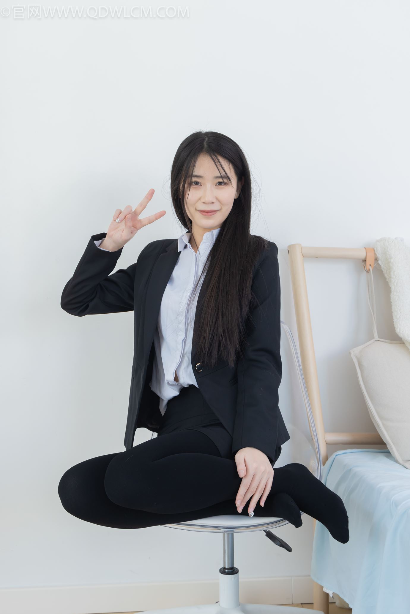 图片[91]-物恋传媒 NO.2318 菜菜-OL制服、高跟鞋、三双厚黑丝叠穿、袜腰展示[120P] – 速更版-美库