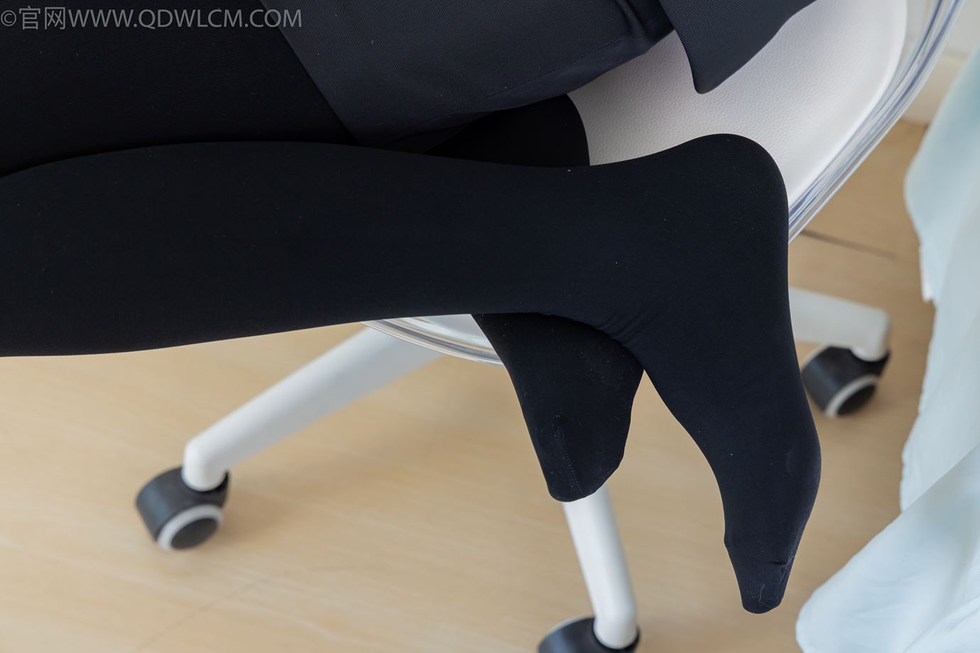 图片[92]-物恋传媒 NO.2318 菜菜-OL制服、高跟鞋、三双厚黑丝叠穿、袜腰展示[120P] – 速更版-美库