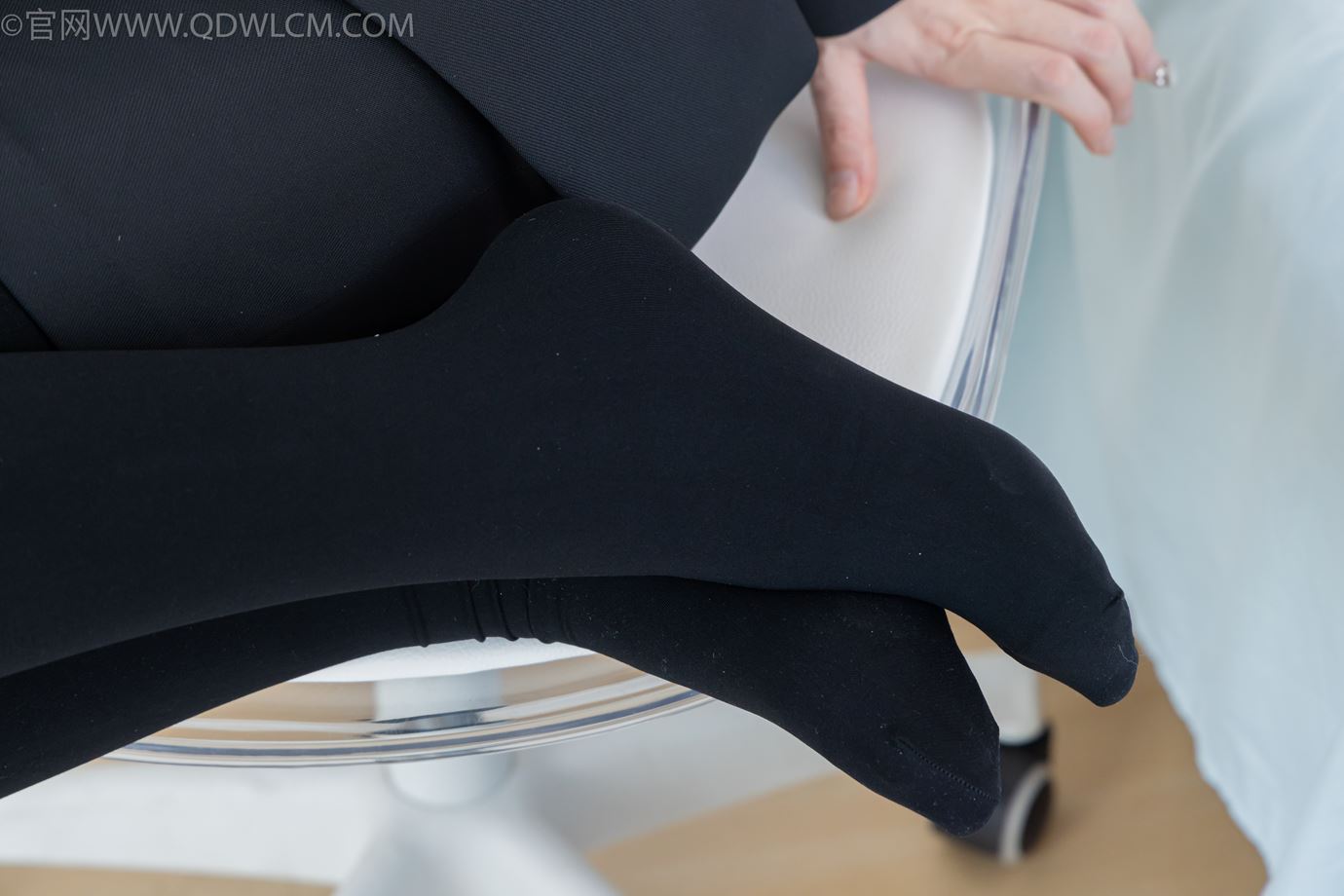 图片[93]-物恋传媒 NO.2318 菜菜-OL制服、高跟鞋、三双厚黑丝叠穿、袜腰展示[120P] – 速更版-美库