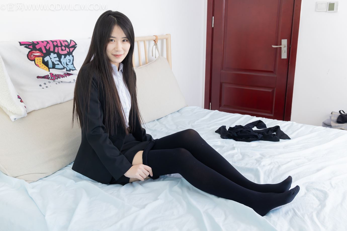 图片[108]-物恋传媒 NO.2318 菜菜-OL制服、高跟鞋、三双厚黑丝叠穿、袜腰展示[120P] – 速更版-美库