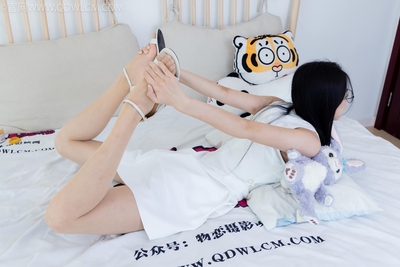 图片[70]-物恋传媒 NO.2320 茯苓-凉鞋、薄肉丝、裸足、皮筋绑脚以及挠脚心剧情[128P] – 速更版-美库
