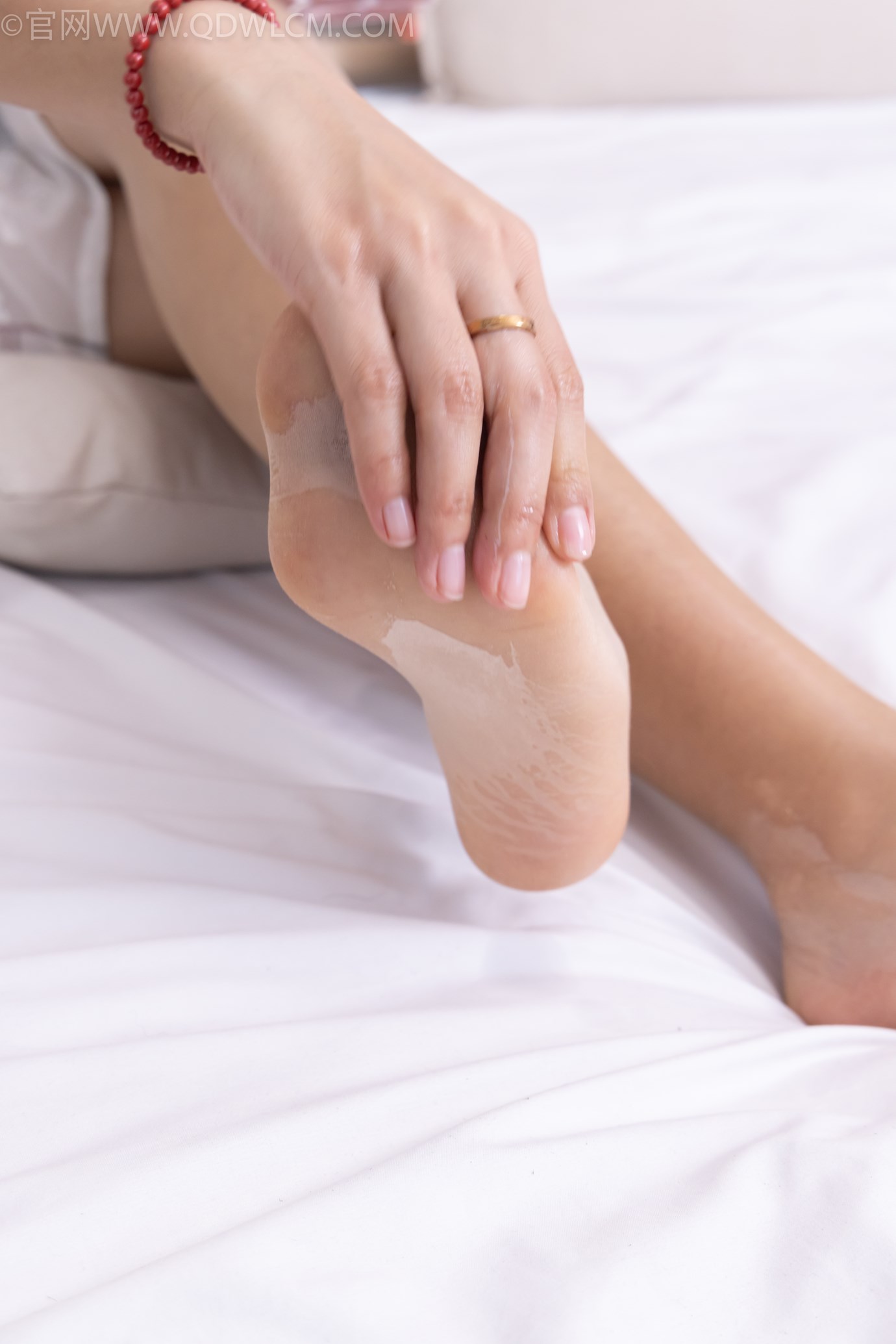 图片[55]-物恋传媒 NO.2321 岚岚-高跟凉鞋、薄肉丝、抹婴儿油以及踩香蕉剧情[116P] – 速更版-美库