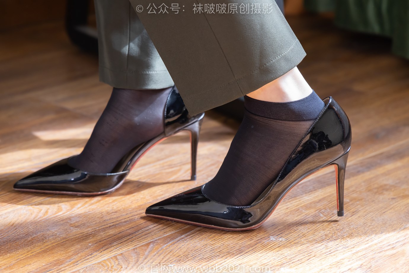 图片[14]-[BoBoSocks袜啵啵]NO.529 甜甜圈-高跟鞋、短黑丝、裸足、半蹲半脱袜子剧情[118P] – 速更版-美库