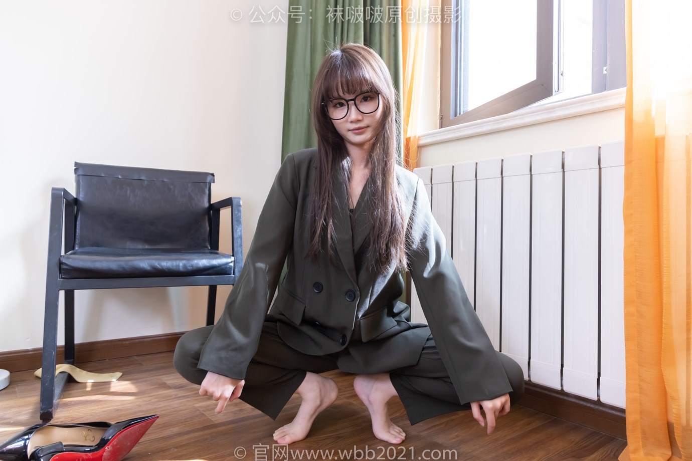 图片[57]-[BoBoSocks袜啵啵]NO.529 甜甜圈-高跟鞋、短黑丝、裸足、半蹲半脱袜子剧情[118P] – 速更版-美库