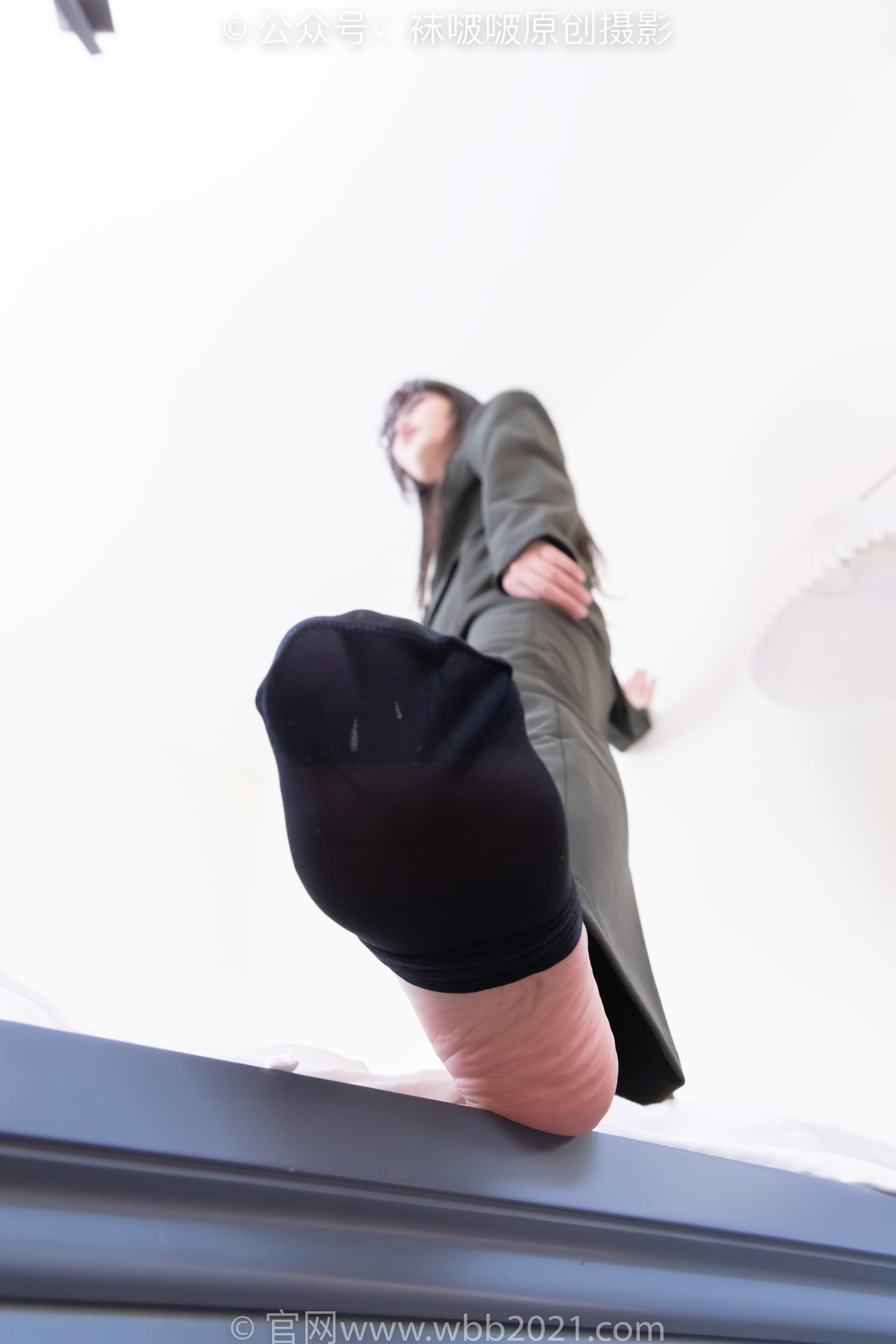 图片[88]-[BoBoSocks袜啵啵]NO.529 甜甜圈-高跟鞋、短黑丝、裸足、半蹲半脱袜子剧情[118P] – 速更版-美库