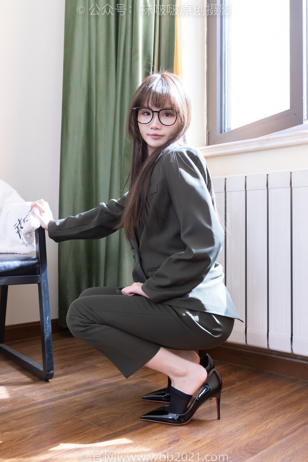 图片[112]-[BoBoSocks袜啵啵]NO.529 甜甜圈-高跟鞋、短黑丝、裸足、半蹲半脱袜子剧情[118P] – 速更版-美库