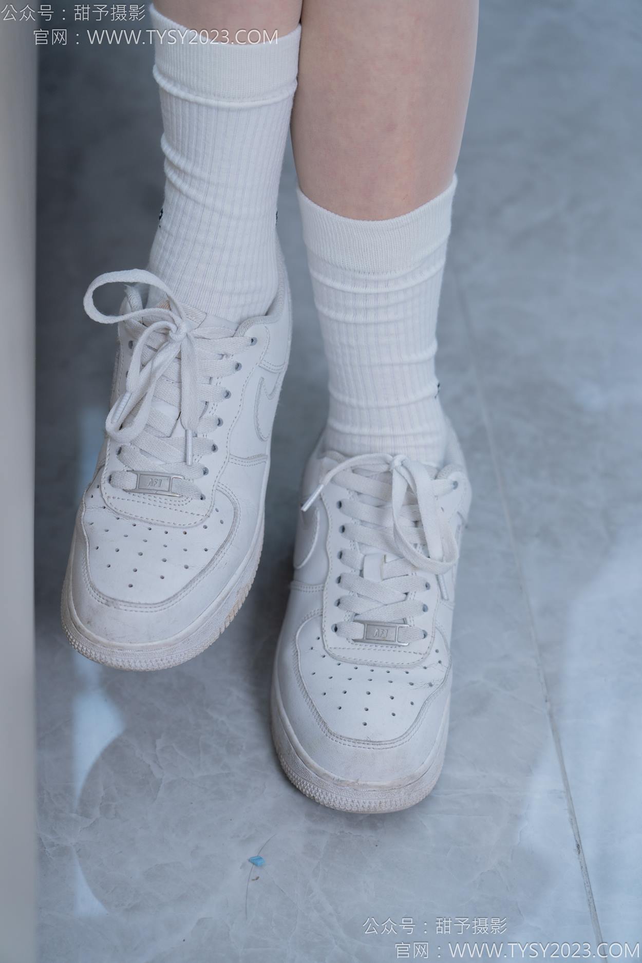 图片[11]-甜予摄影 NO.152 咻咻-板鞋、白棉袜、薄肉丝[130P] – 速更版-美库