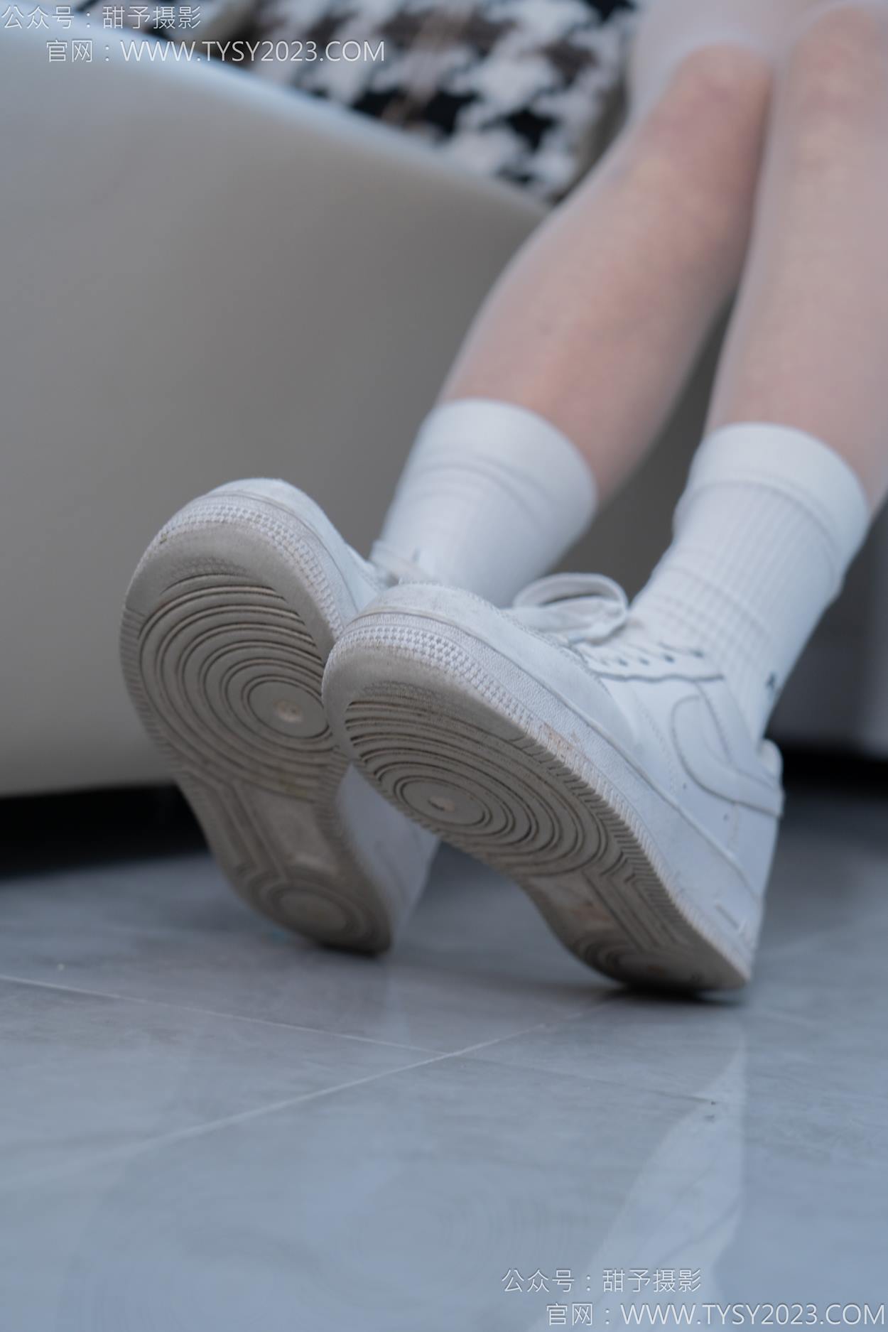 图片[18]-甜予摄影 NO.152 咻咻-板鞋、白棉袜、薄肉丝[130P] – 速更版-美库
