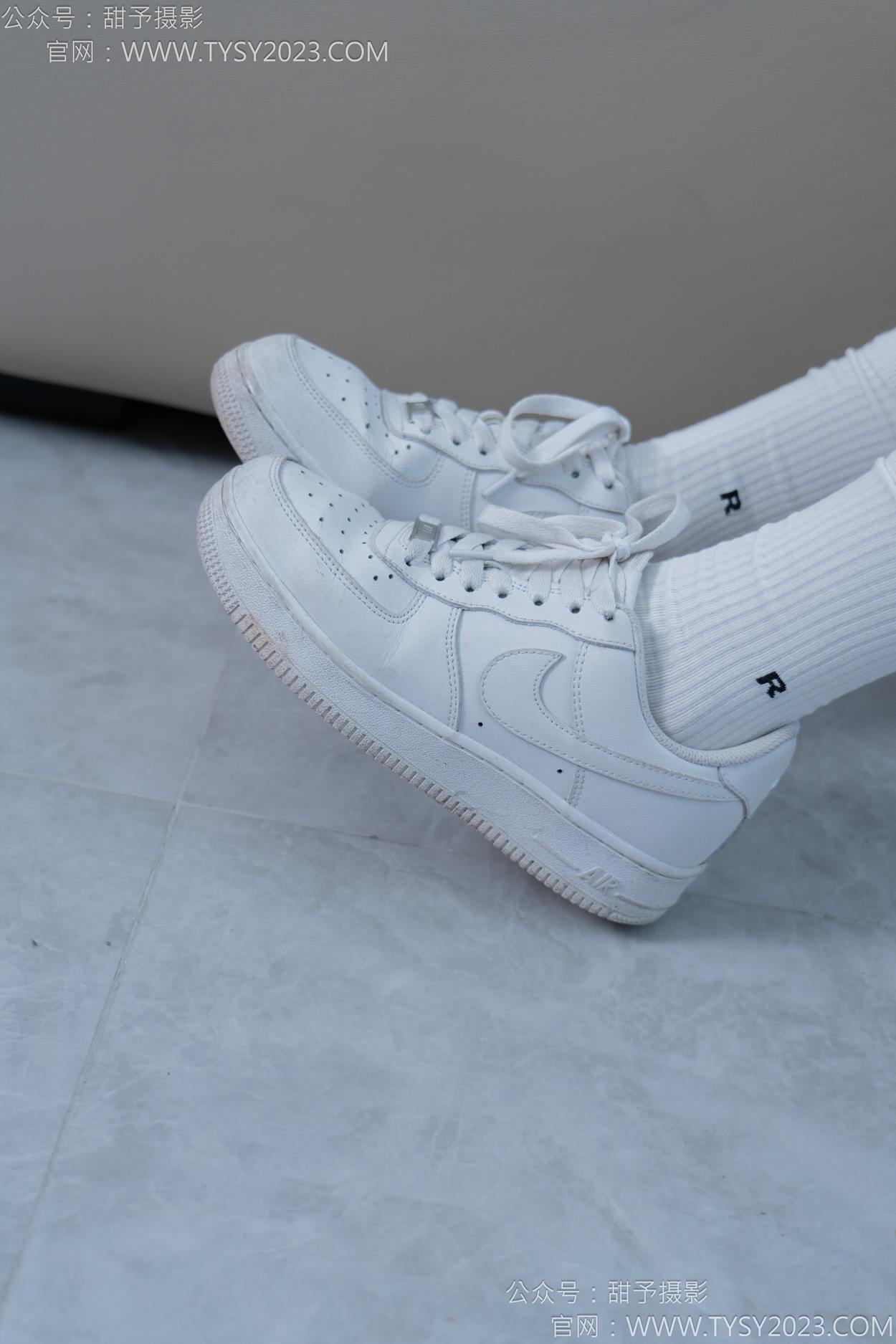 图片[23]-甜予摄影 NO.152 咻咻-板鞋、白棉袜、薄肉丝[130P] – 速更版-美库