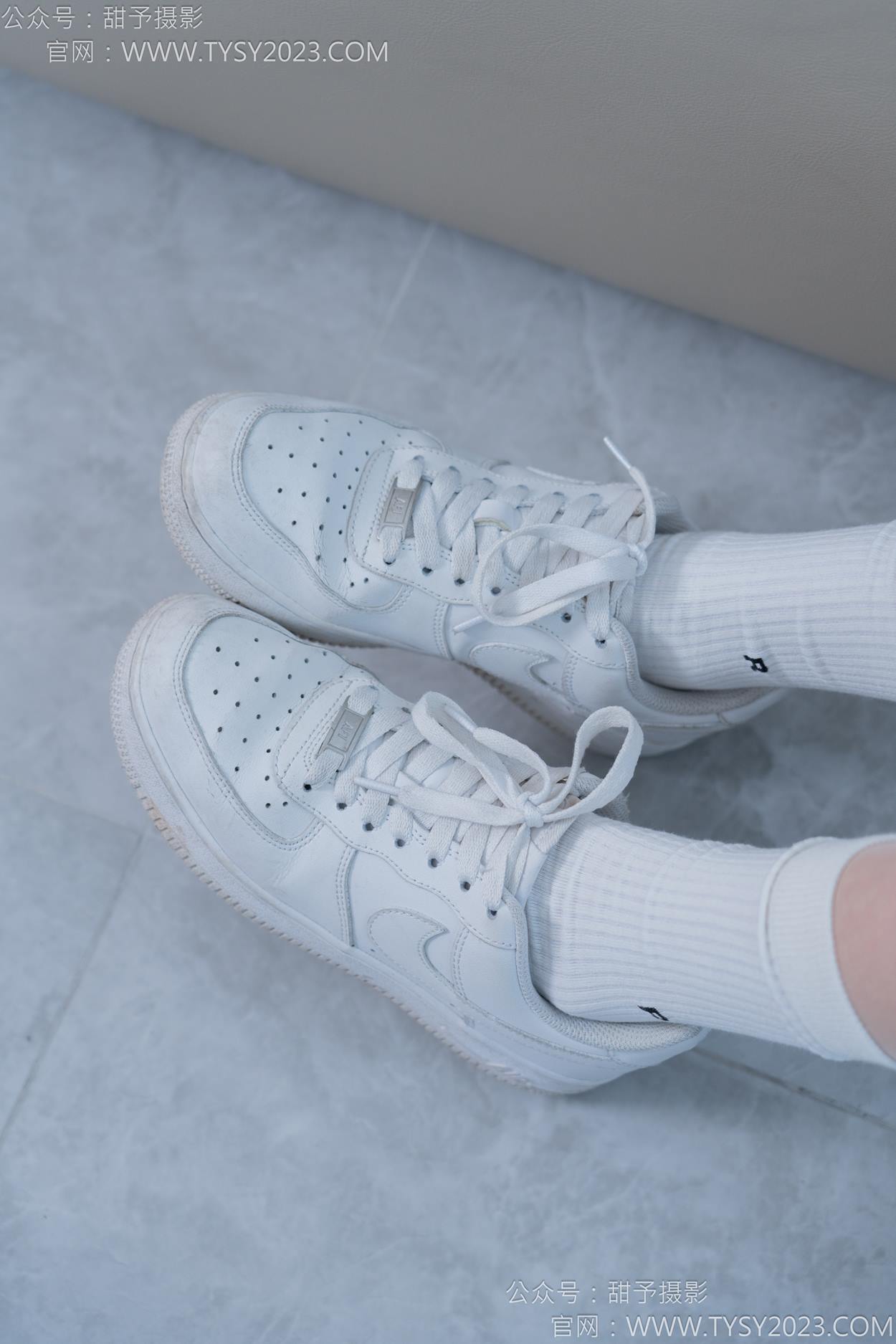 图片[24]-甜予摄影 NO.152 咻咻-板鞋、白棉袜、薄肉丝[130P] – 速更版-美库