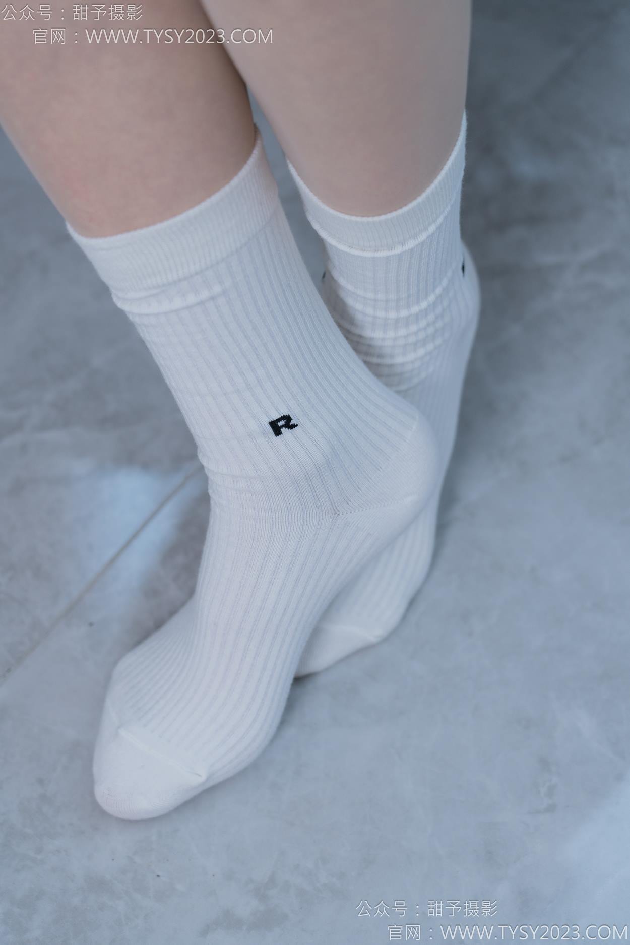 图片[36]-甜予摄影 NO.152 咻咻-板鞋、白棉袜、薄肉丝[130P] – 速更版-美库