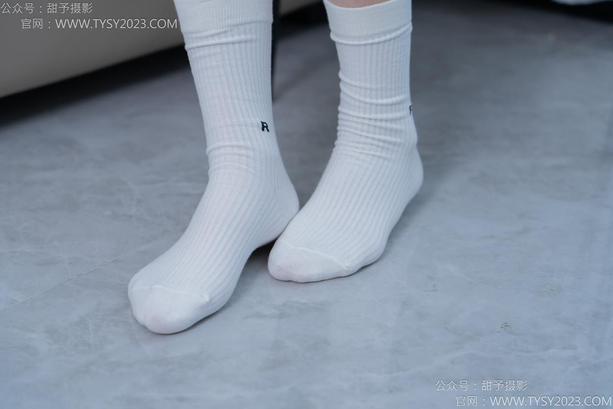 图片[37]-甜予摄影 NO.152 咻咻-板鞋、白棉袜、薄肉丝[130P] – 速更版-美库