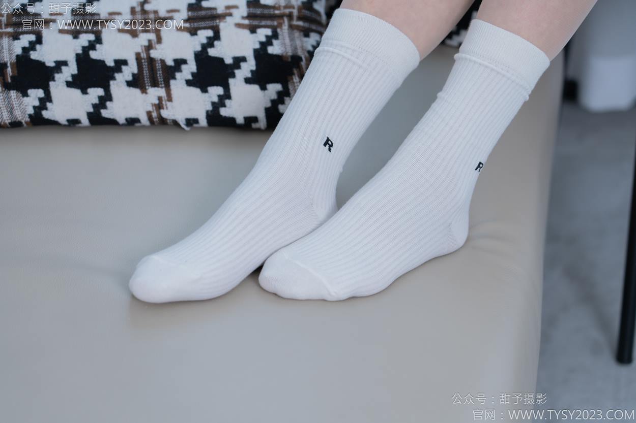 图片[47]-甜予摄影 NO.152 咻咻-板鞋、白棉袜、薄肉丝[130P] – 速更版-美库