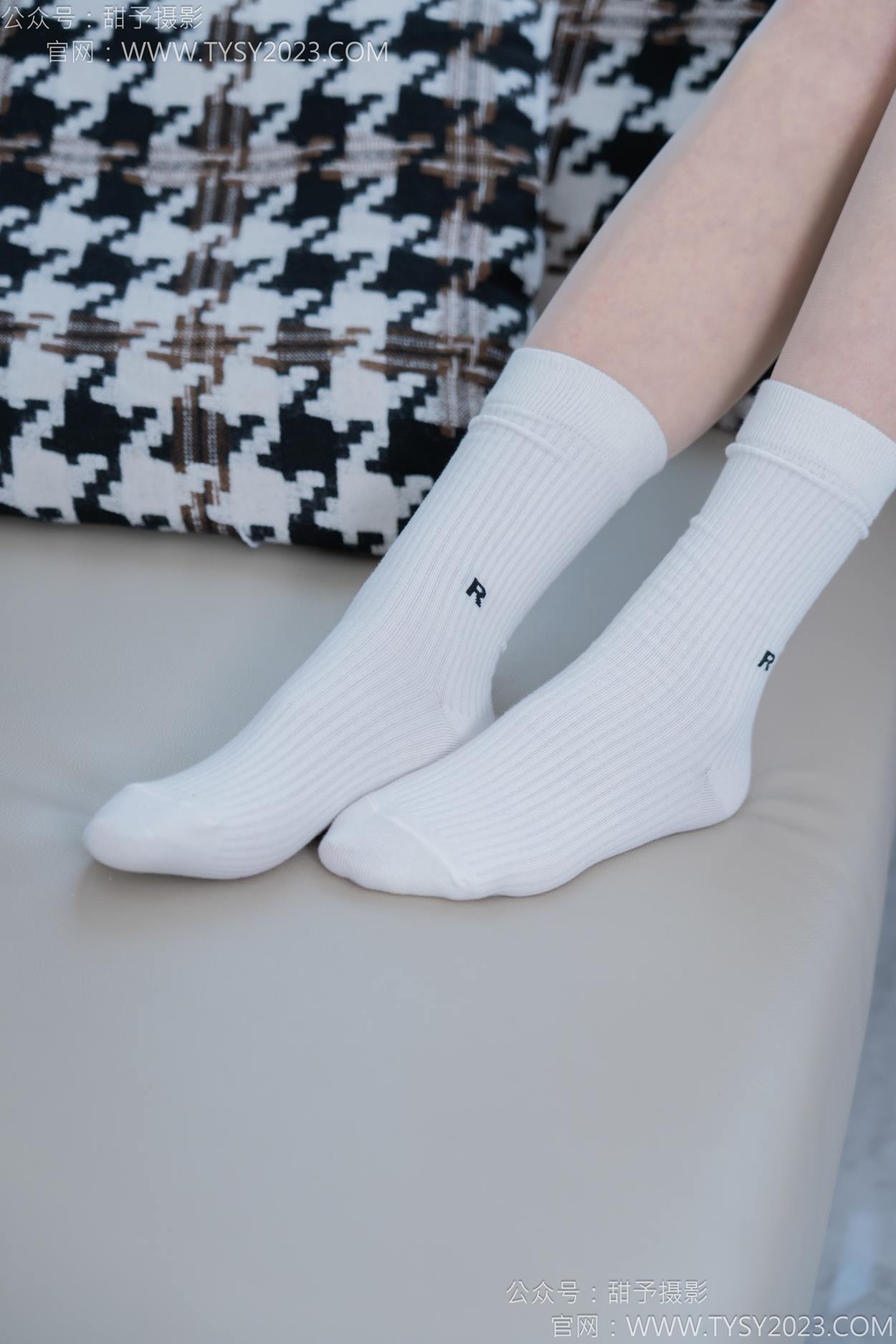 图片[50]-甜予摄影 NO.152 咻咻-板鞋、白棉袜、薄肉丝[130P] – 速更版-美库