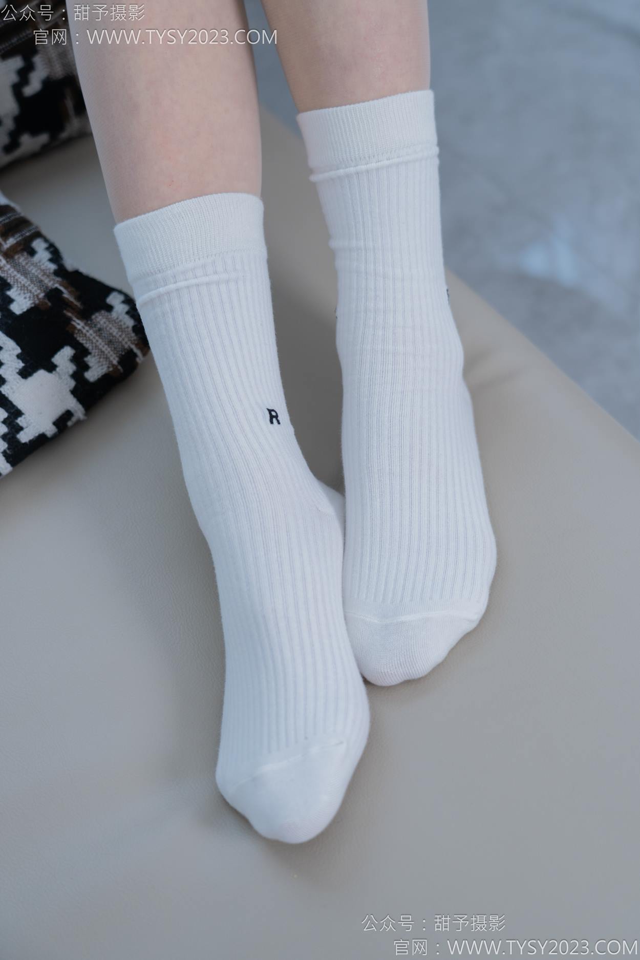 图片[51]-甜予摄影 NO.152 咻咻-板鞋、白棉袜、薄肉丝[130P] – 速更版-美库