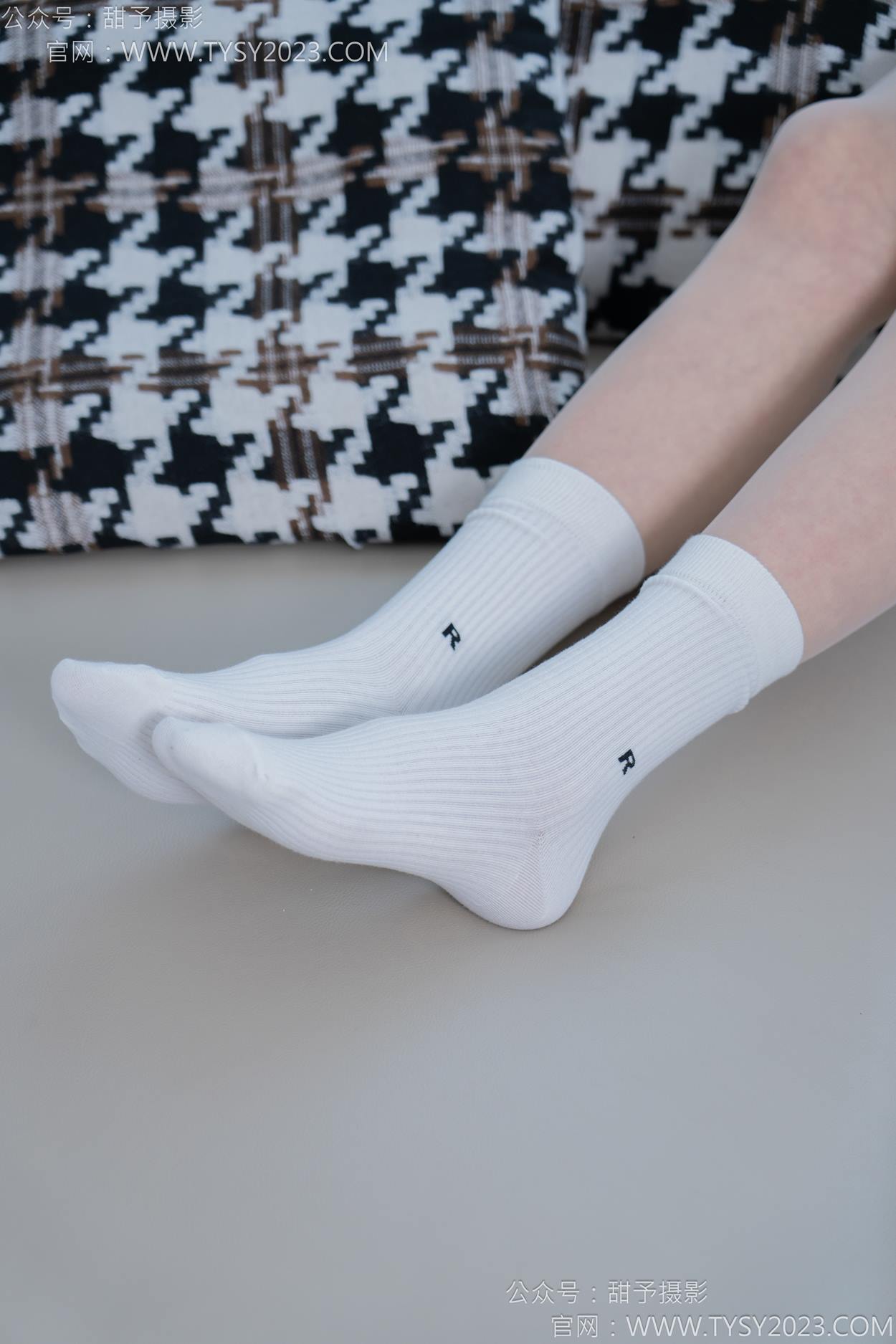 图片[58]-甜予摄影 NO.152 咻咻-板鞋、白棉袜、薄肉丝[130P] – 速更版-美库